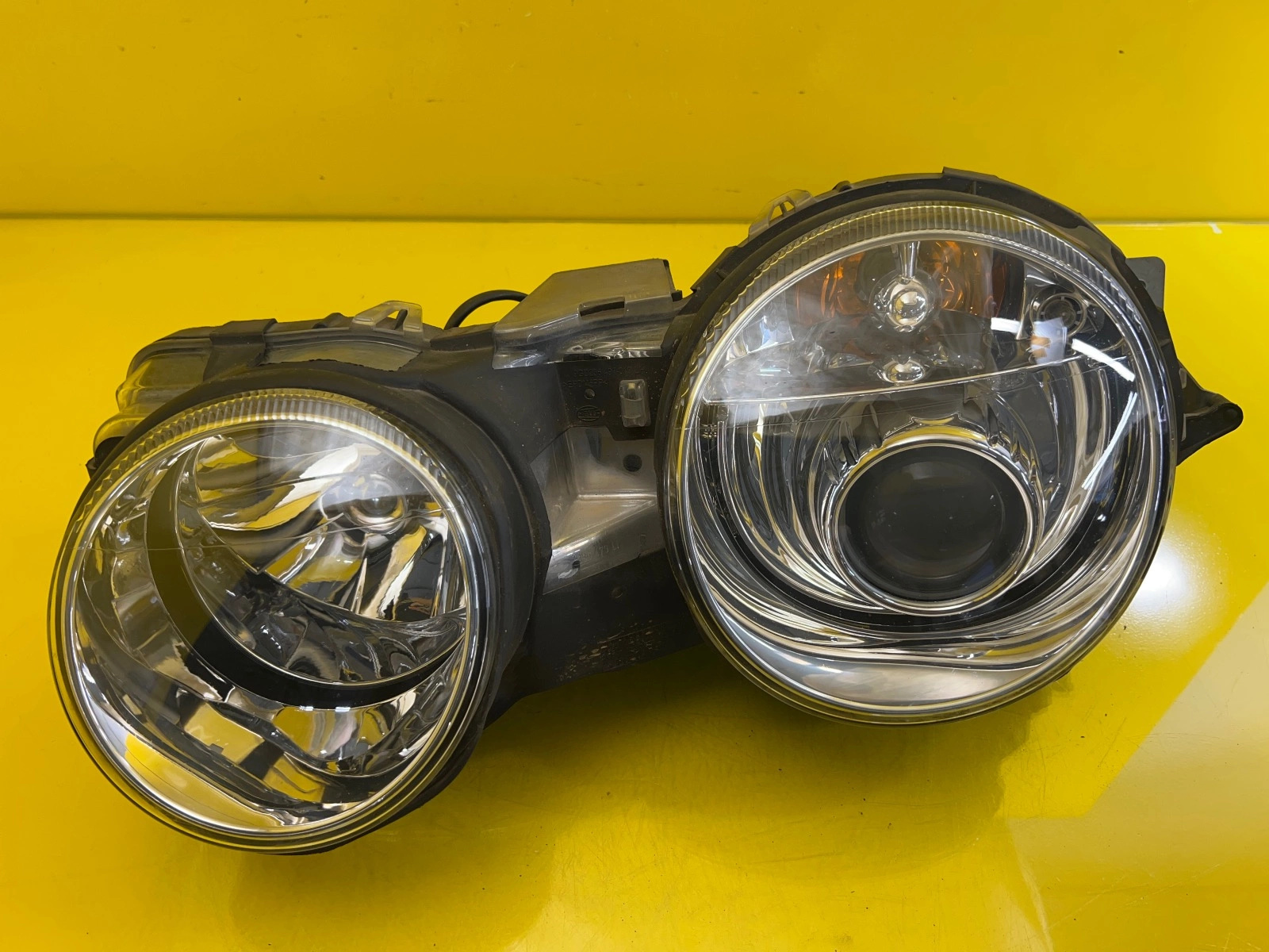 Phare avant gauche Jaguar S-Type Lift Xenon 4R83-13W030-BA Autolamps Phare avant gauche Jaguar S-Type Lift Xenon 4R83-13W030-BA