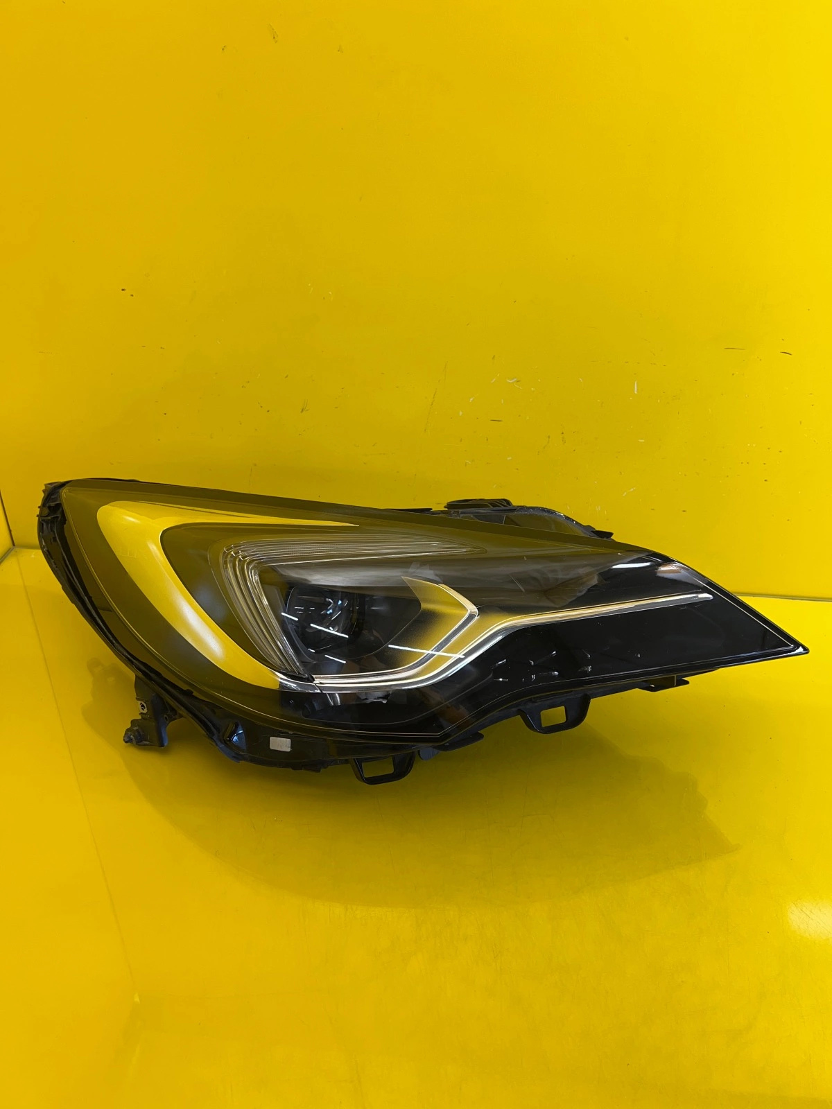 Phare avant droit Opel Astra K Full Led 39077807 Autolamps Phare avant droit Opel Astra K Full Led 39077807