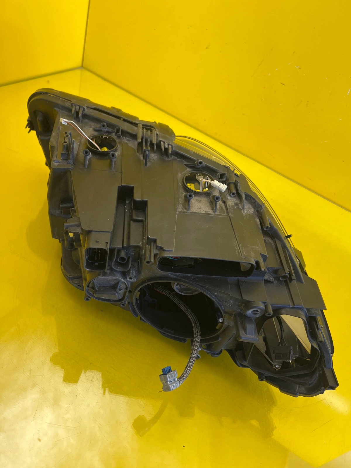 Phare gauche BMW 5 F10 F11 Xenon Torsion 7203251-11 Autolamps 5 Phare gauche BMW 5 F10 F11 Xenon Torsion 7203251-11