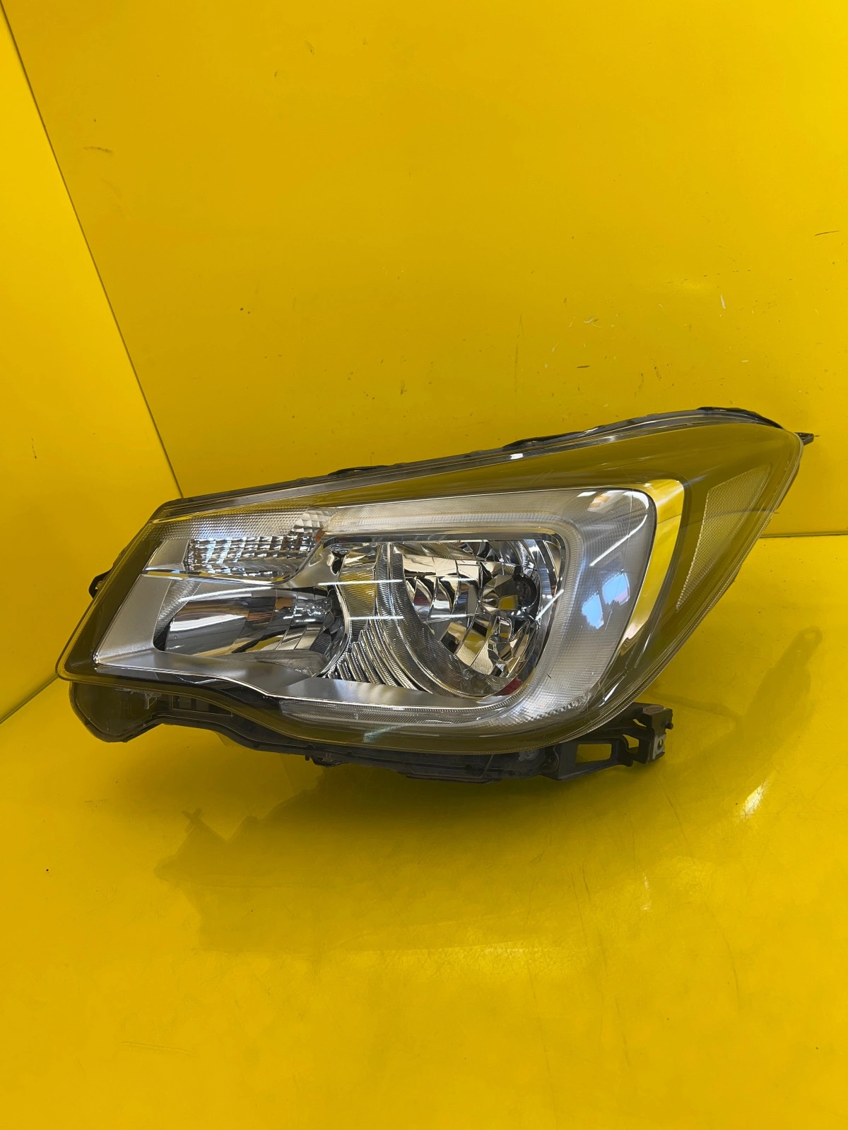 Phare gauche Subaru Forester SJ IV 4 Lift 15- EU regular Autolamps Phare gauche Subaru Forester SJ IV 4 Lift 15- EU regular