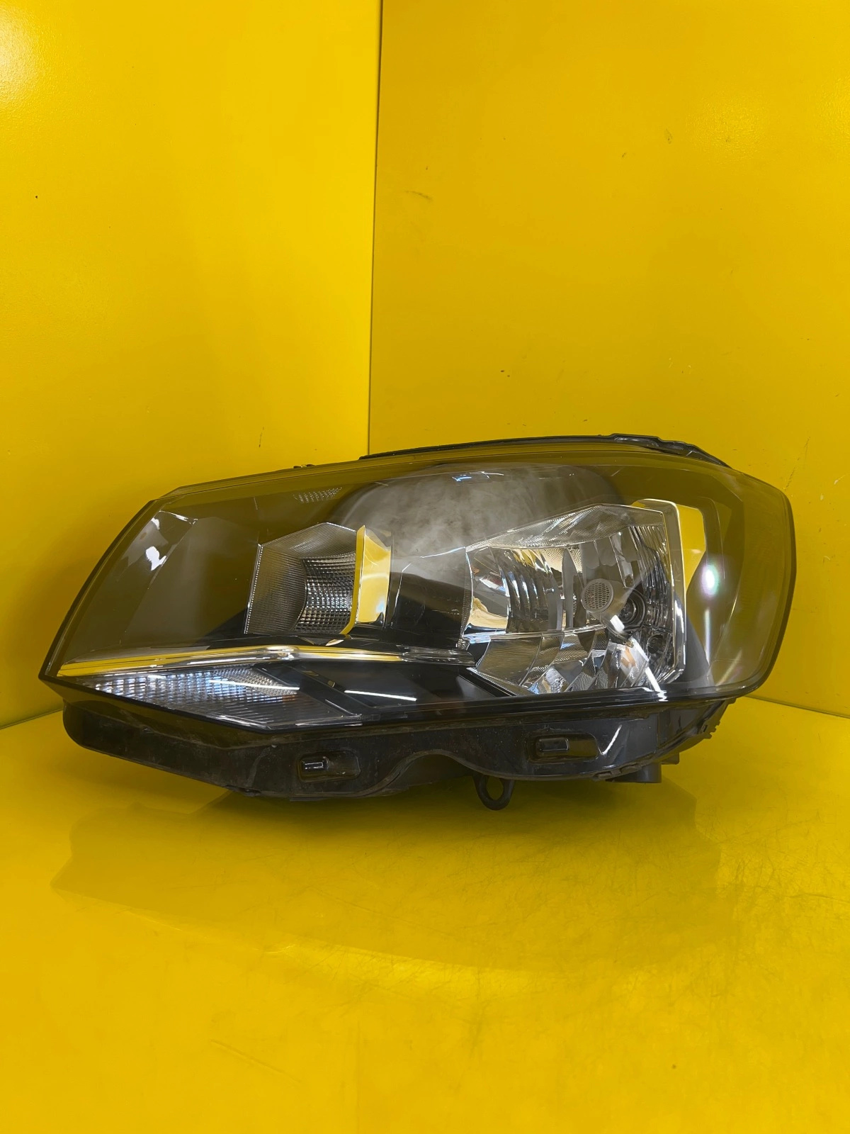 Phare gauche VW Transporter T6 7E1 7E1941015AD Autolamps Phare gauche VW Transporter T6 7E1 7E1941015AD