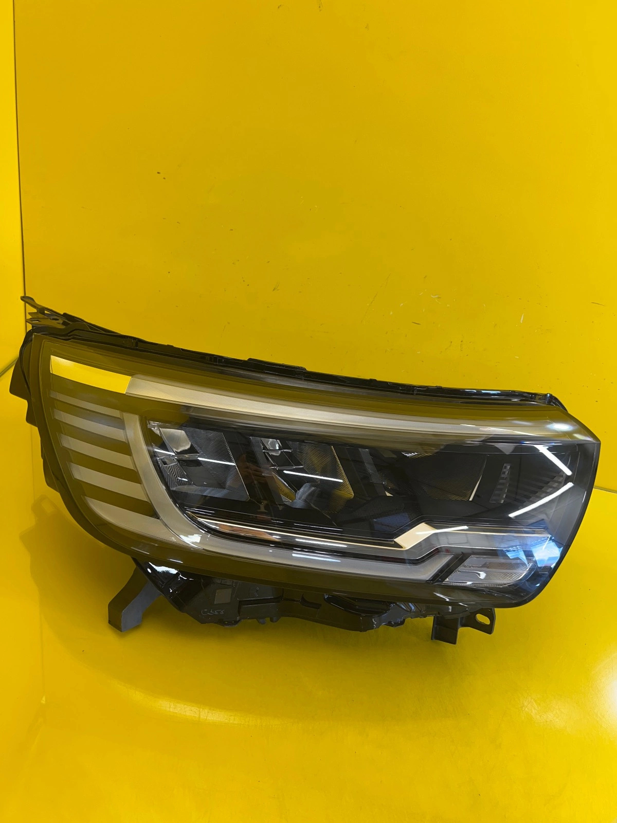 Phare droit Renault Kangoo IV 4 Full Led 260103264R Autolamps Phare droit Renault Kangoo IV 4 Full Led 260103264R