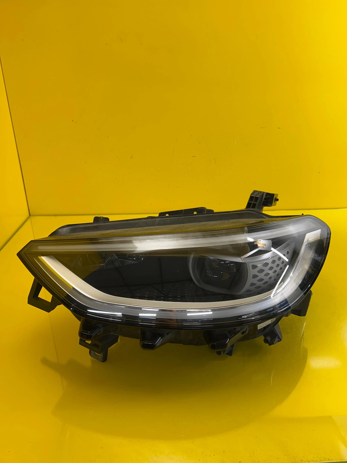 Phare gauche VW ID3 ID.3 Full Led IQ Light 10B941035A Autolamps Phare gauche VW ID3 ID.3 Full Led IQ Light 10B941035A