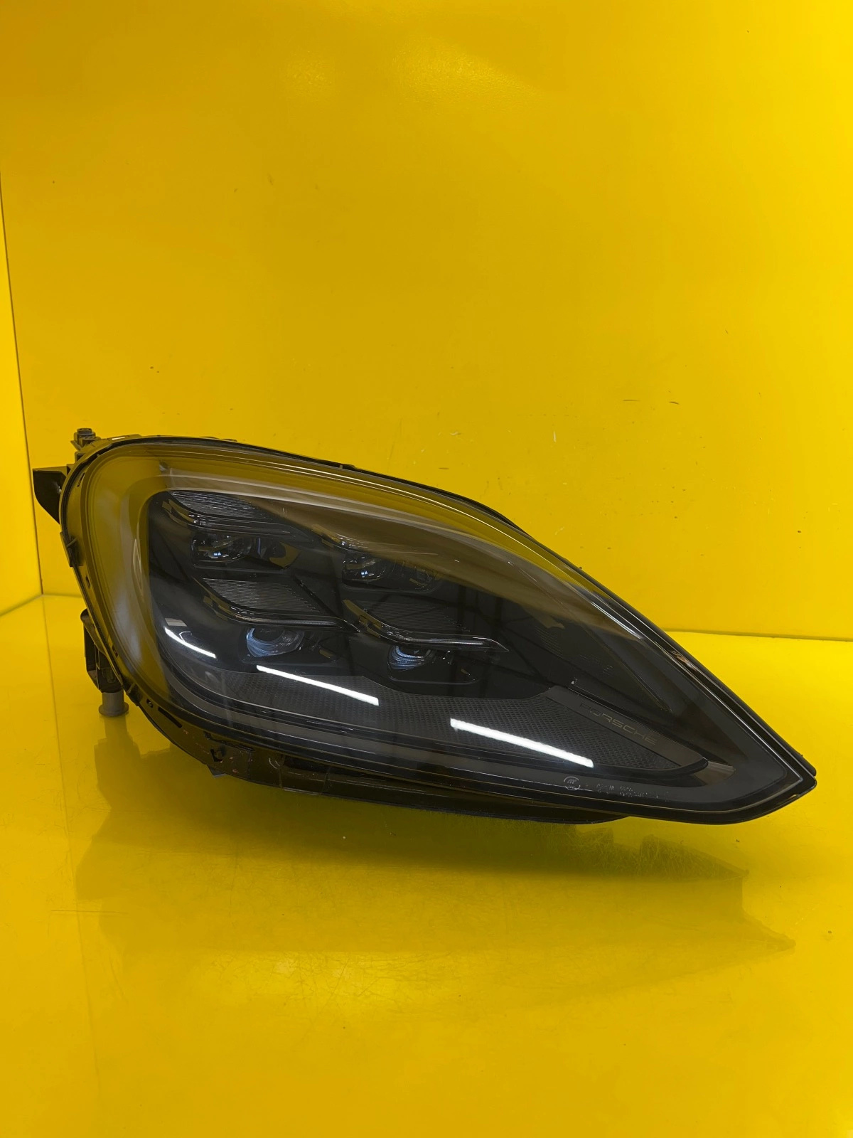 Phare droit Porsche Cayenne III 3 Lift Full Led Laser Matrix 9Y0 9Y0941060M Autolamps Phare droit Porsche Cayenne III 3 Lift Full Led Laser Matrix 9Y0 9Y0941060M