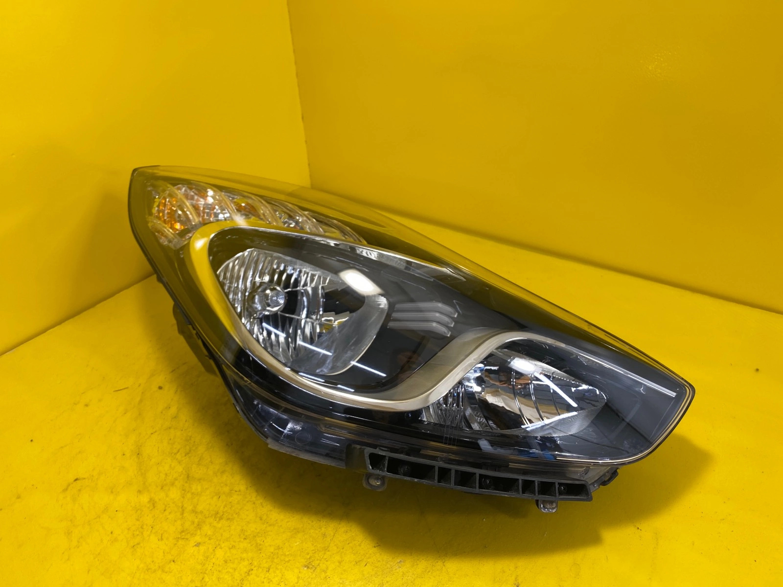 Phare droit Hyundai IX25 Autolamps Phare droit Hyundai IX25