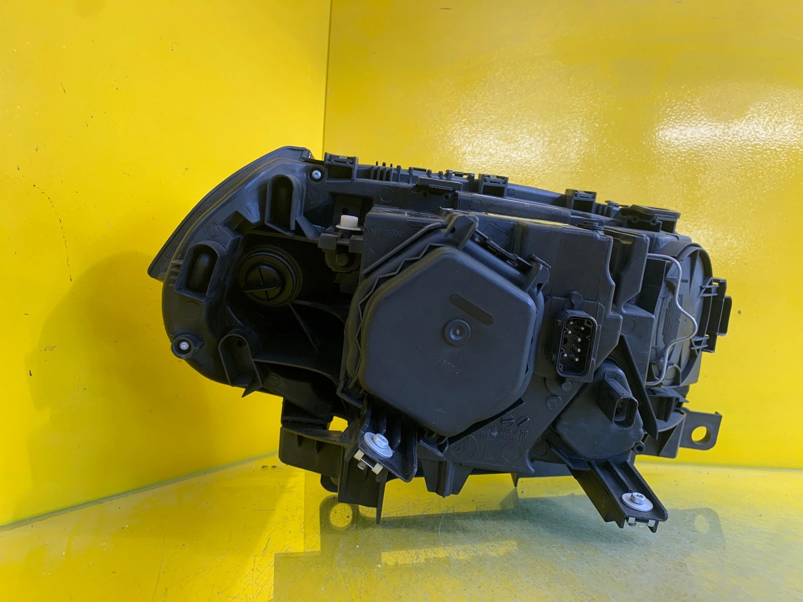 Phare gauche BMW X3 E83 XENON 1307022426 Autolamps 4 Phare gauche BMW X3 E83 XENON 1307022426