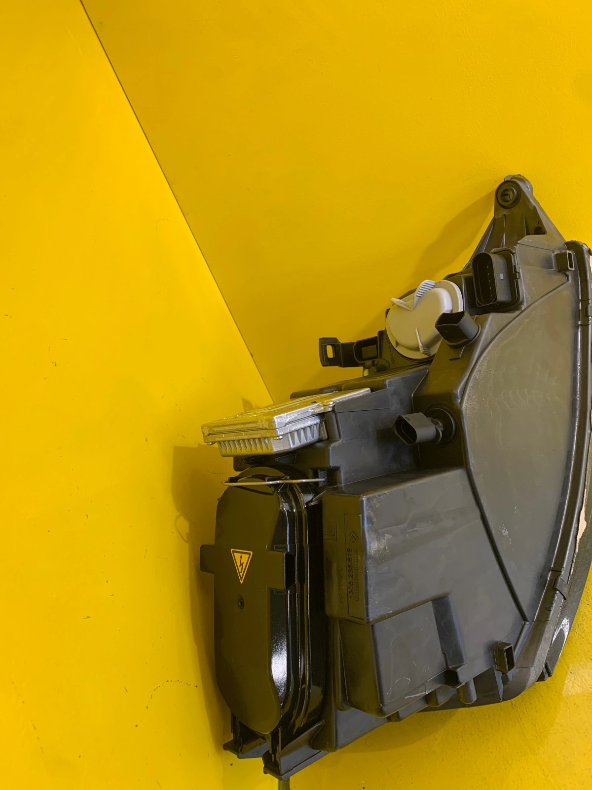 Phare gauche AUDI TT 8N XENON 98-06 8N0941003BF Autolamps 4 Phare gauche AUDI TT 8N XENON 98-06 8N0941003BF