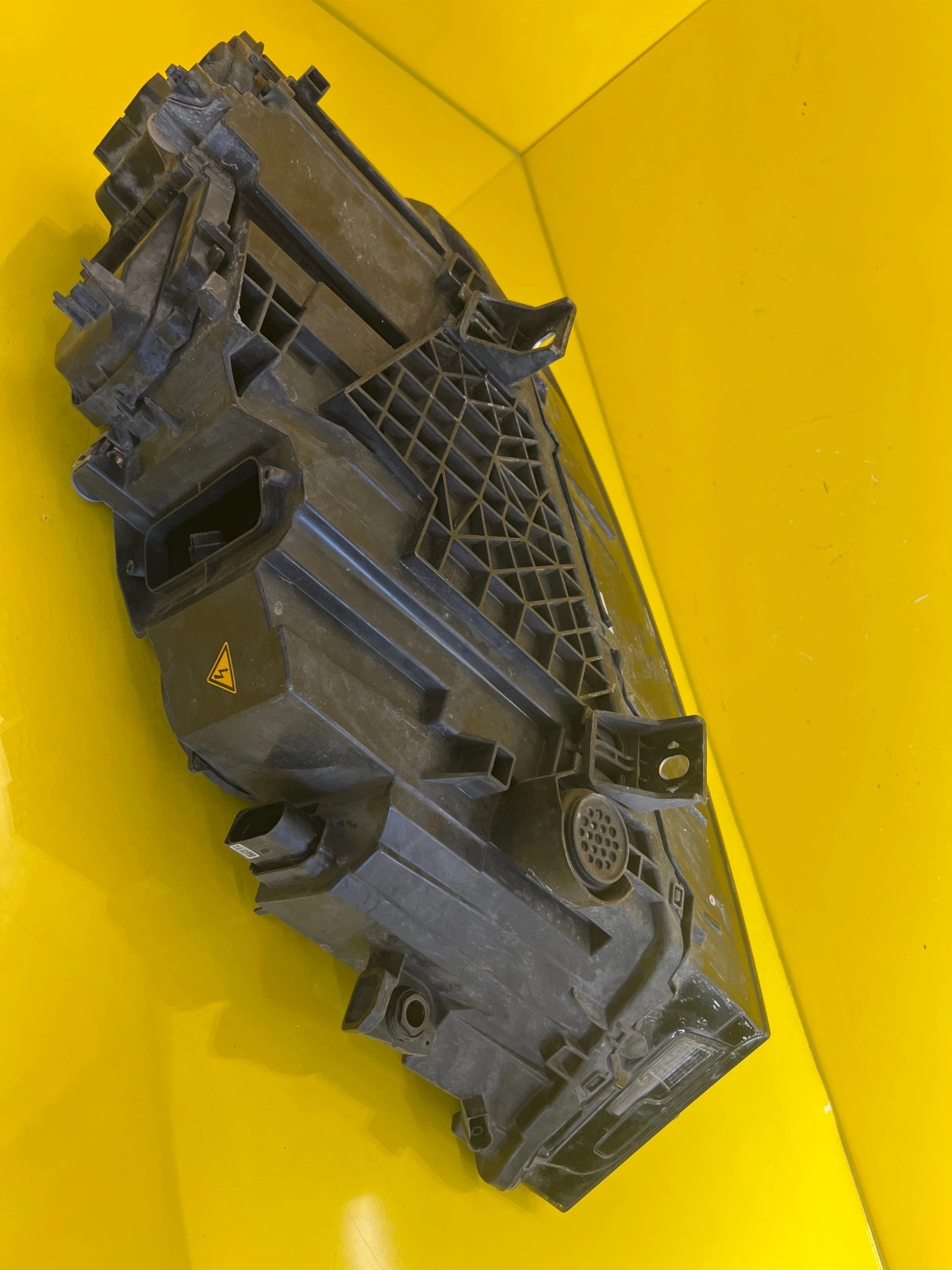 Phare avant droit Audi Q7 Bi-Xenon Led 4M0941006 Autolamps 5 Phare avant droit Audi Q7 Bi-Xenon Led 4M0941006