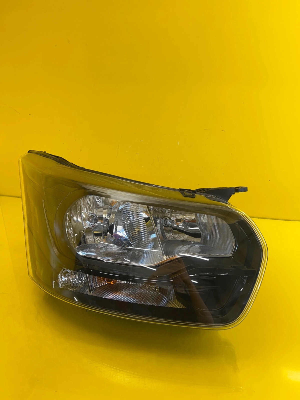 Phare droit Ford Transit MK8 2013- GK31-13W030-BC Autolamps Phare droit Ford Transit MK8 2013- GK31-13W030-BC
