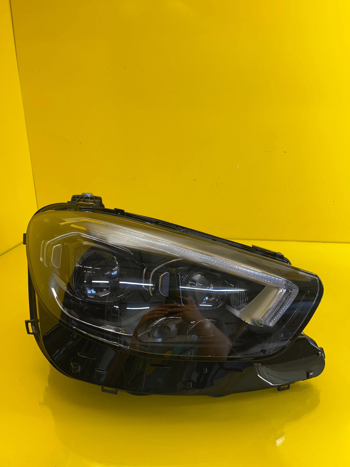 Phare droit Mercedes W213 Lift Multibeam A2139068409 Autolamps Phare droit Mercedes W213 Lift Multibeam A2139068409