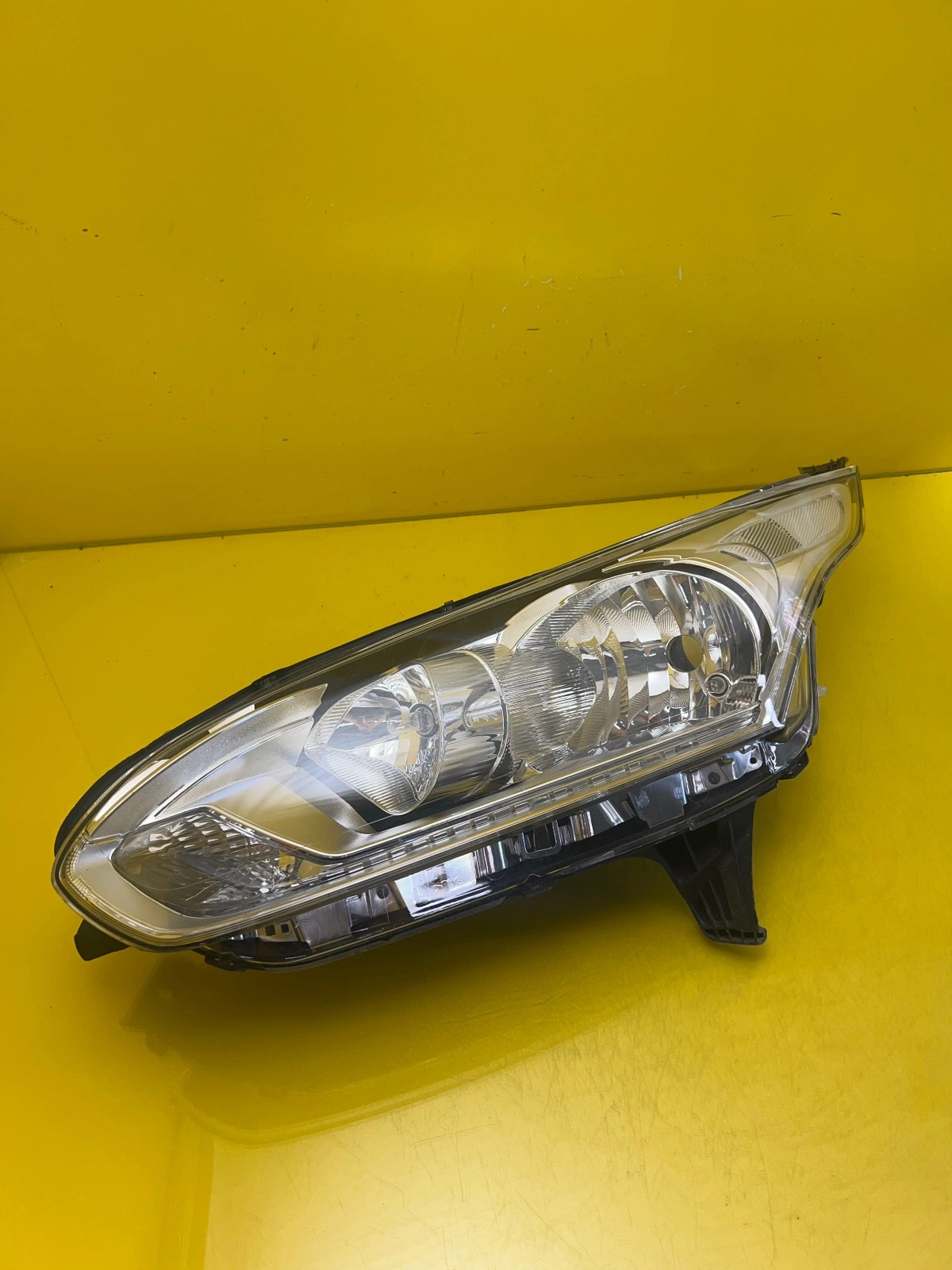 Phare gauche Ford Transit Connect Mk2 Lift 13- ordinaire FT11-13W030AA Autolamps Phare gauche Ford Transit Connect Mk2 Lift 13- ordinaire FT11-13W030AA