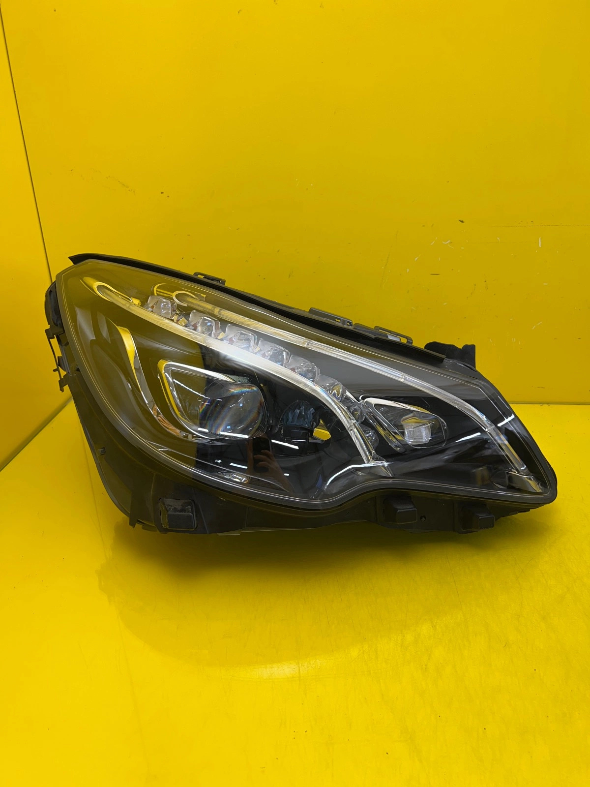 Phare droit Mercedes Classe E W207 Lift Full Led ILS A2079064000 Autolamps Phare droit Mercedes Classe E W207 Lift Full Led ILS A2079064000