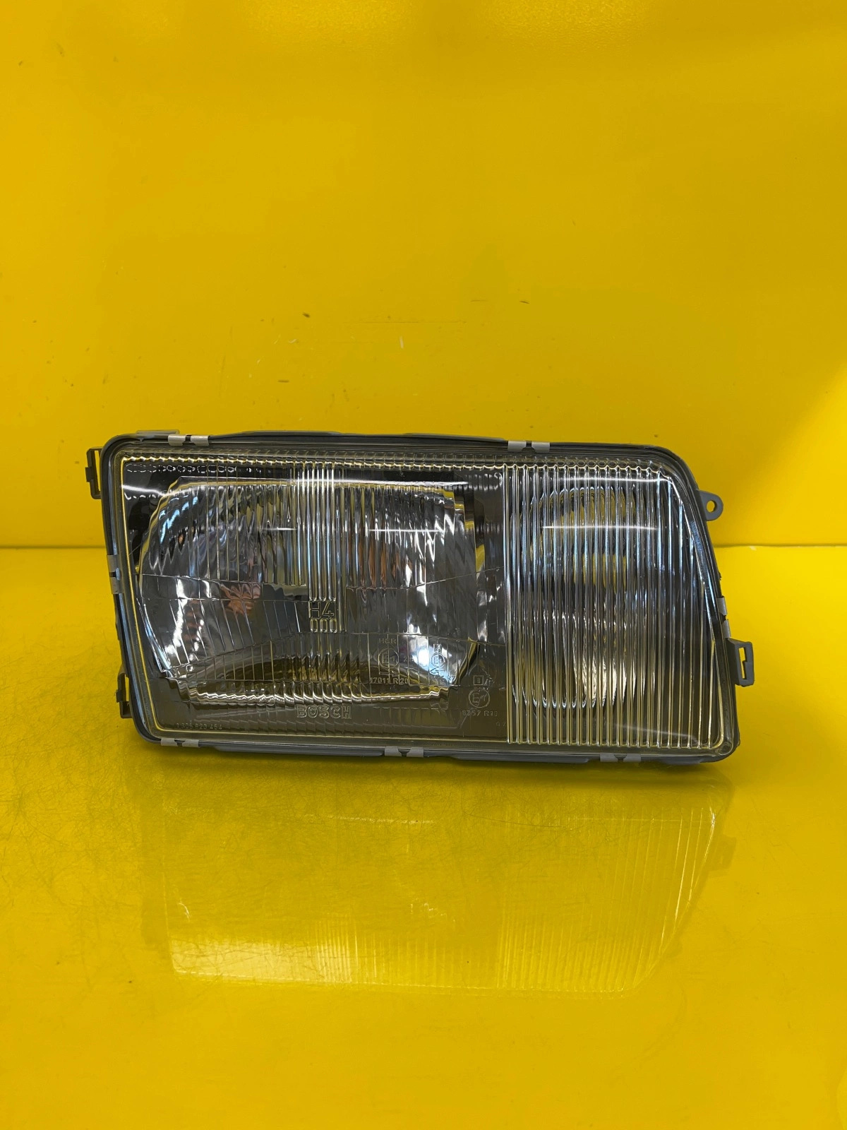 Phare droit Mercedes W126 79-91 A1268209361 Autolamps Phare droit Mercedes W126 79-91 A1268209361