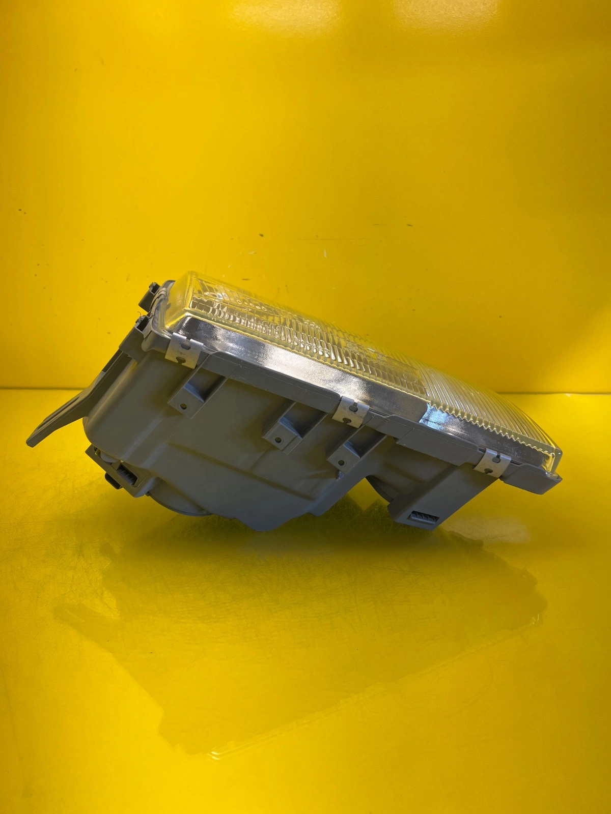 Phare droit Mercedes W126 79-91 A1268209361 Autolamps 4 Phare droit Mercedes W126 79-91 A1268209361