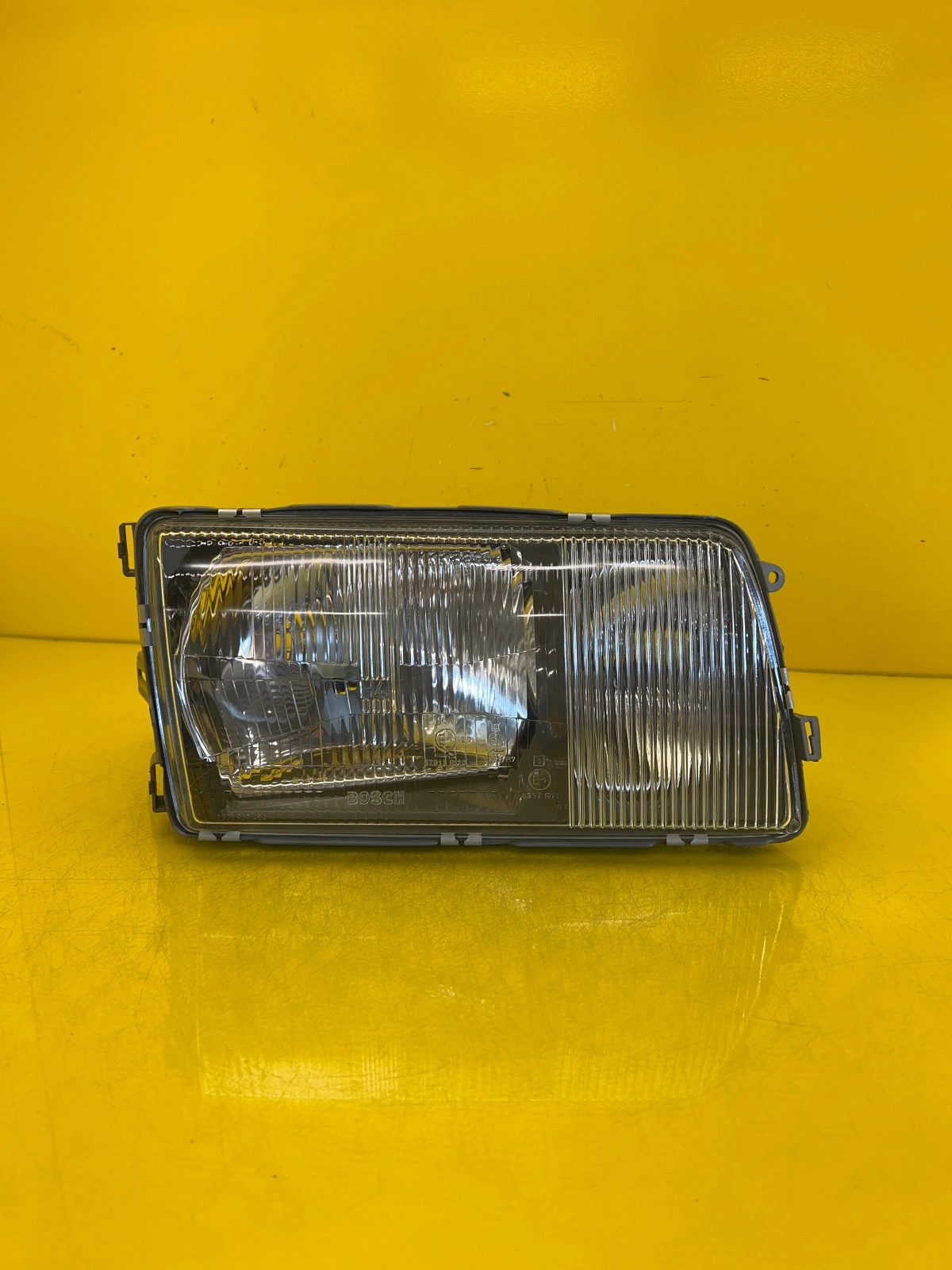 Phare droit Mercedes W126 79-91 A1268209361 Autolamps Phare droit Mercedes W126 79-91 A1268209361