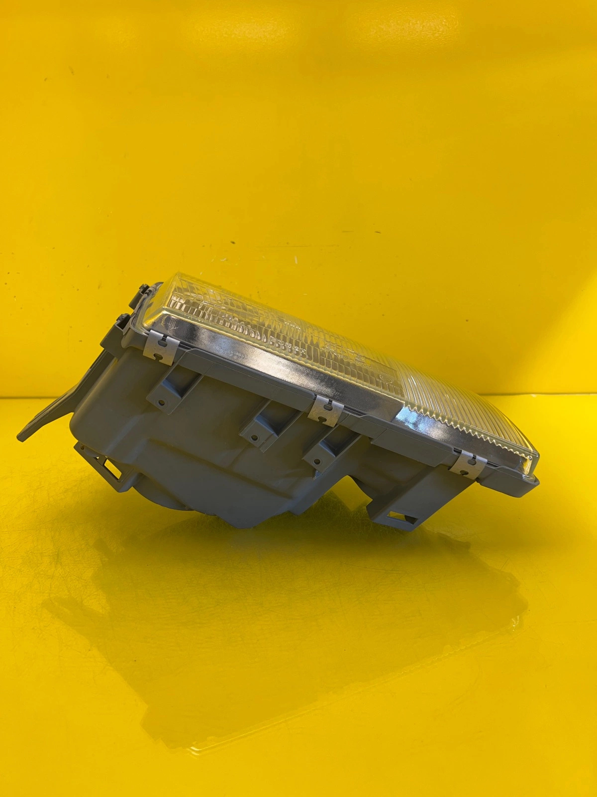 Phare droit Mercedes W126 79-91 A1268209361 Autolamps 4 Phare droit Mercedes W126 79-91 A1268209361