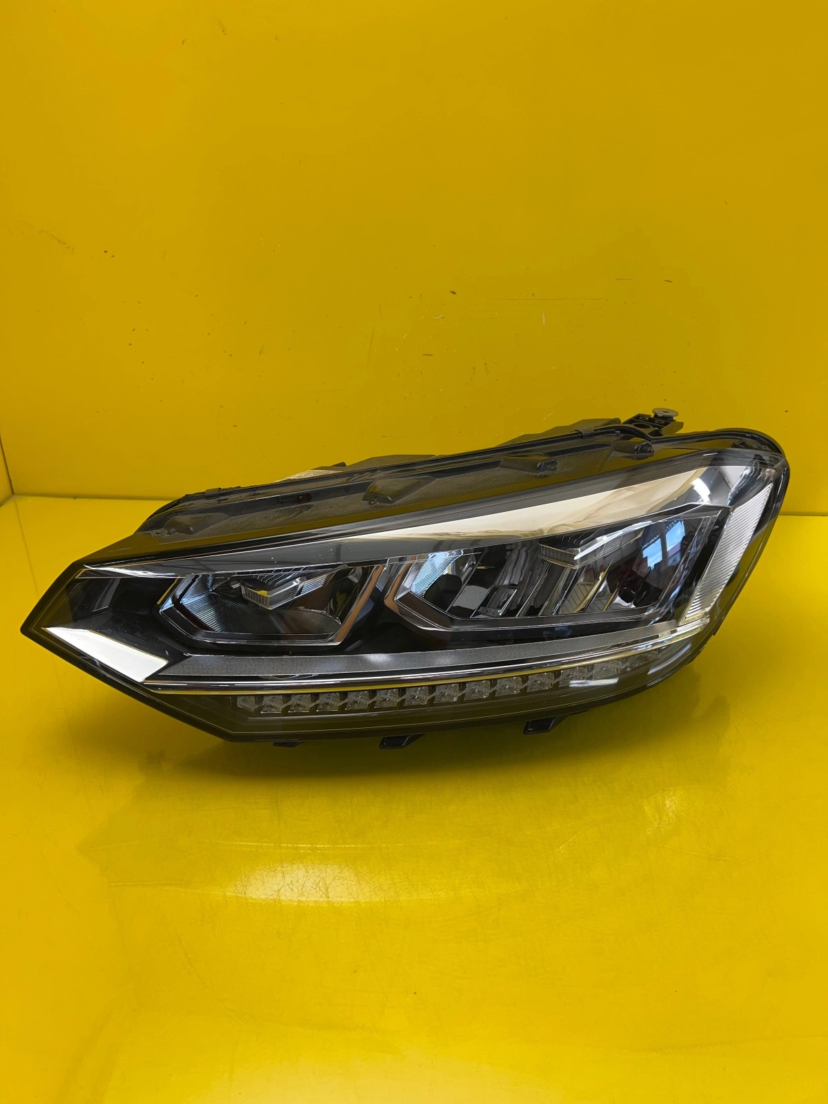 Phare gauche VW Touran 5TB Full Led 5TB941035E Autolamps Phare gauche VW Touran 5TB Full Led 5TB941035E