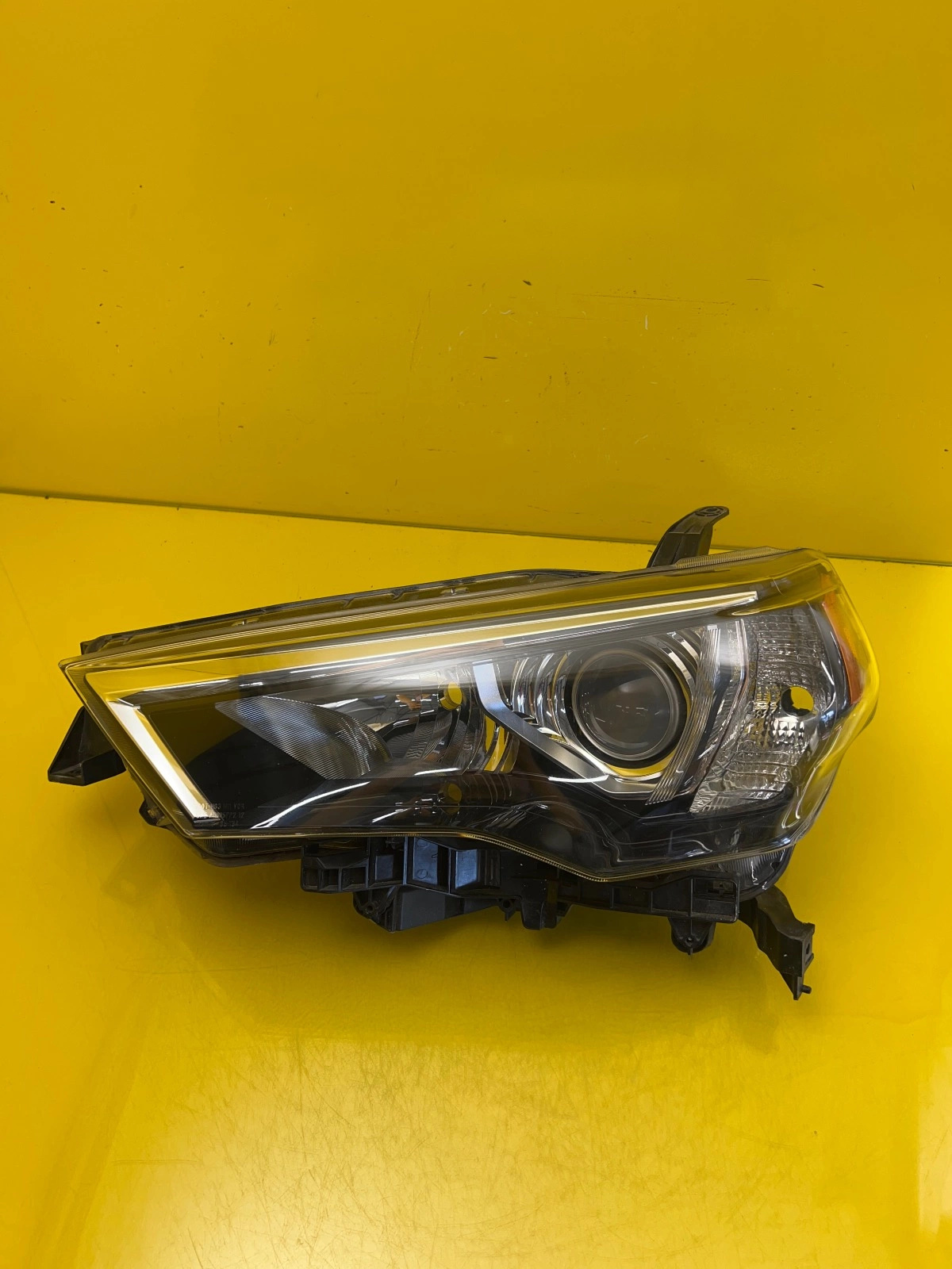 Phare avant gauche Toyota 4RUNNER 2014- USA Autolamps Phare avant gauche Toyota 4RUNNER 2014- USA