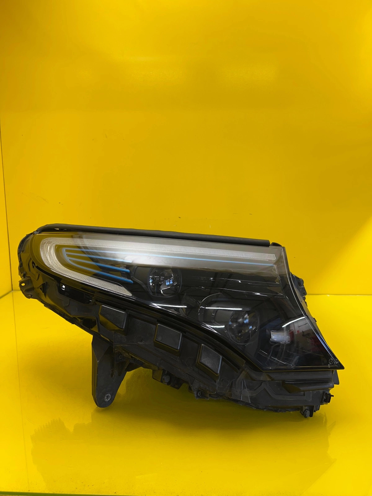 Phare droit W293 Mercedes EQC 293 Full Led A2939060201 Autolamps Phare droit W293 Mercedes EQC 293 Full Led A2939060201