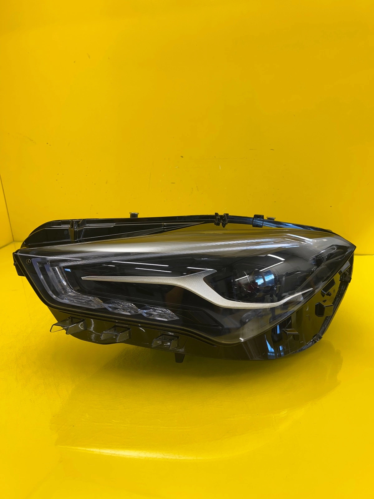 Phare gauche Mercedes CLA W118 Full Led A1189068501 Autolamps Phare gauche Mercedes CLA W118 Full Led A1189068501