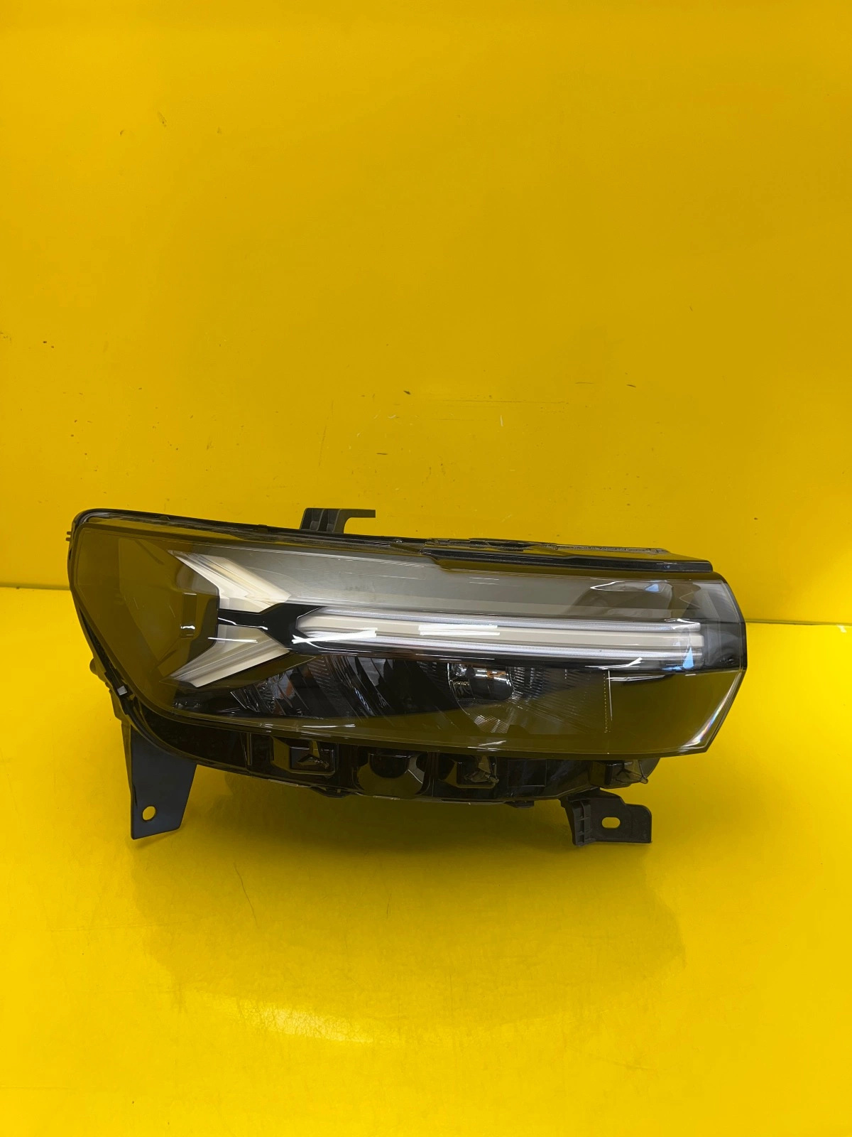 Phare Avant Droit Full Led Dacia Duster III 2024- 260107725R Autolamps Phare Avant Droit Full Led Dacia Duster III 2024- 260107725R