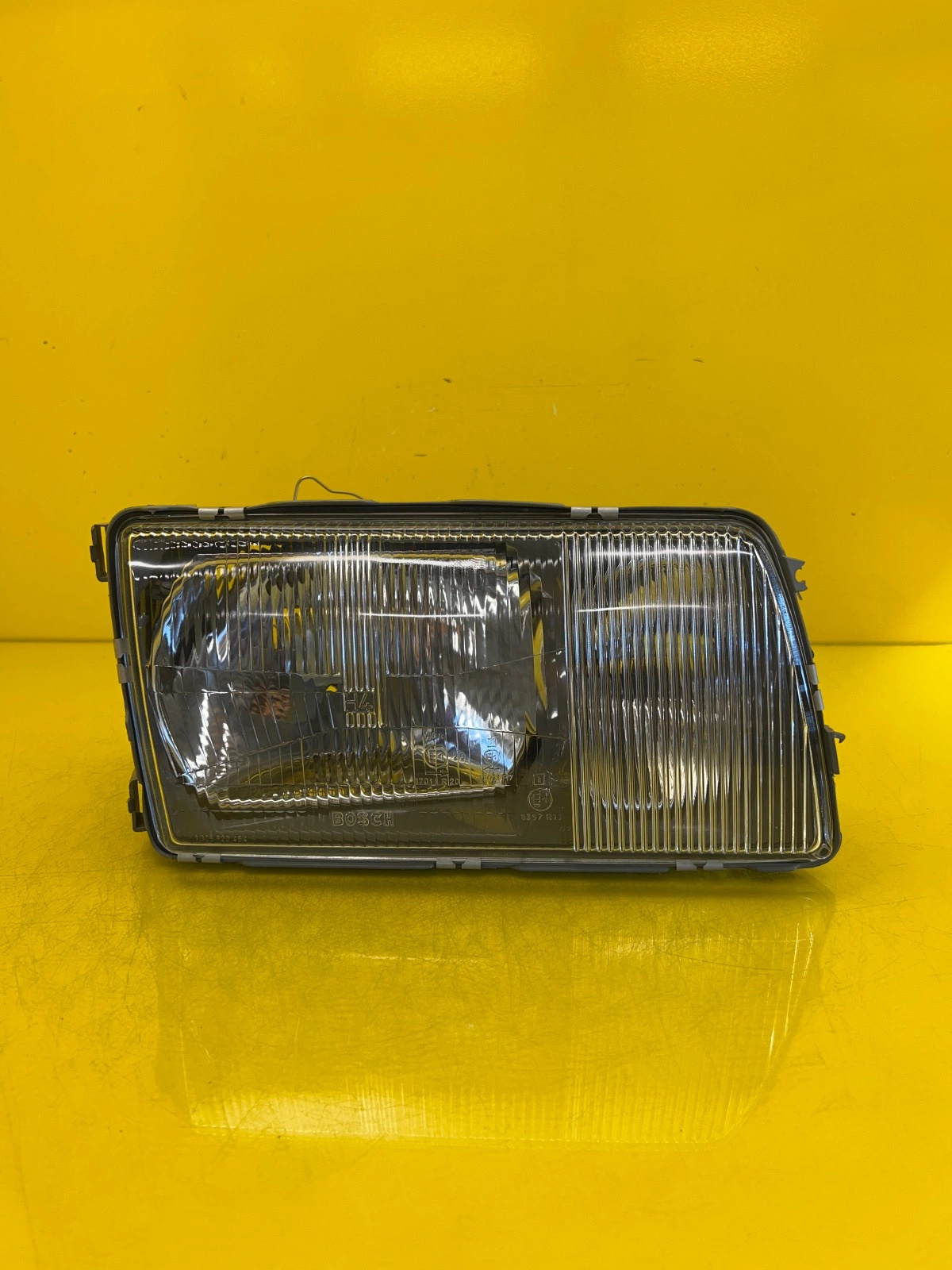 Phare droit Mercedes W126 79-91 A1268209361 Autolamps Phare droit Mercedes W126 79-91 A1268209361