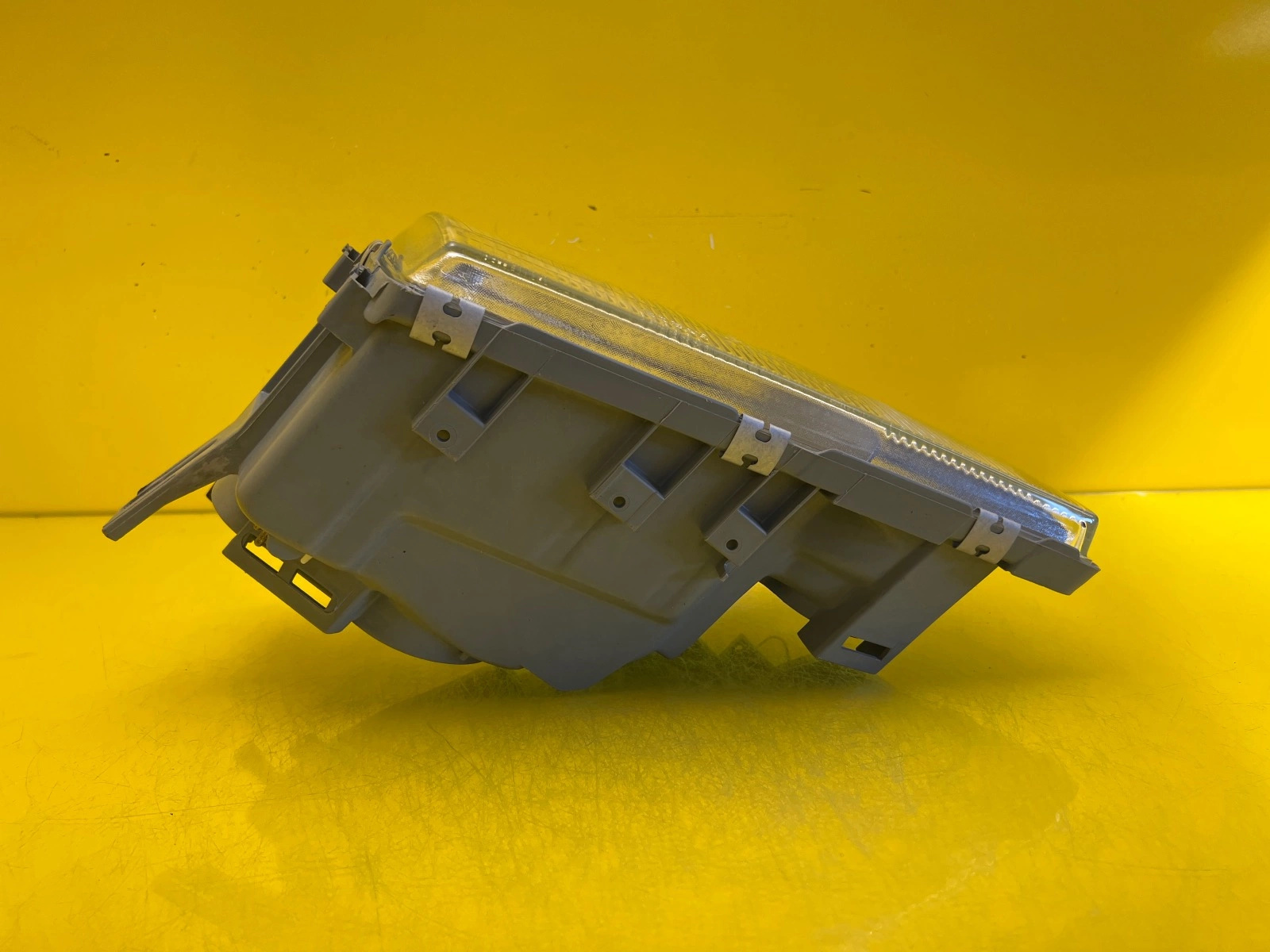 Phare droit Mercedes W126 79-91 A1268209361 Autolamps 5 Phare droit Mercedes W126 79-91 A1268209361