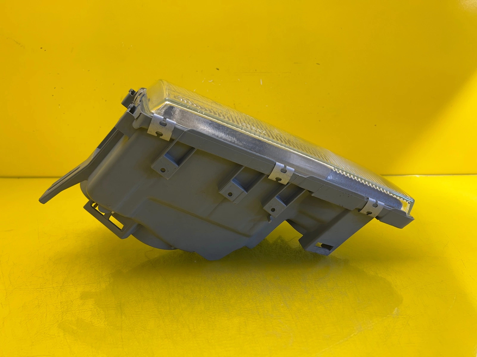 Phare droit Mercedes W126 79-91 A1268209361 Autolamps 4 Phare droit Mercedes W126 79-91 A1268209361