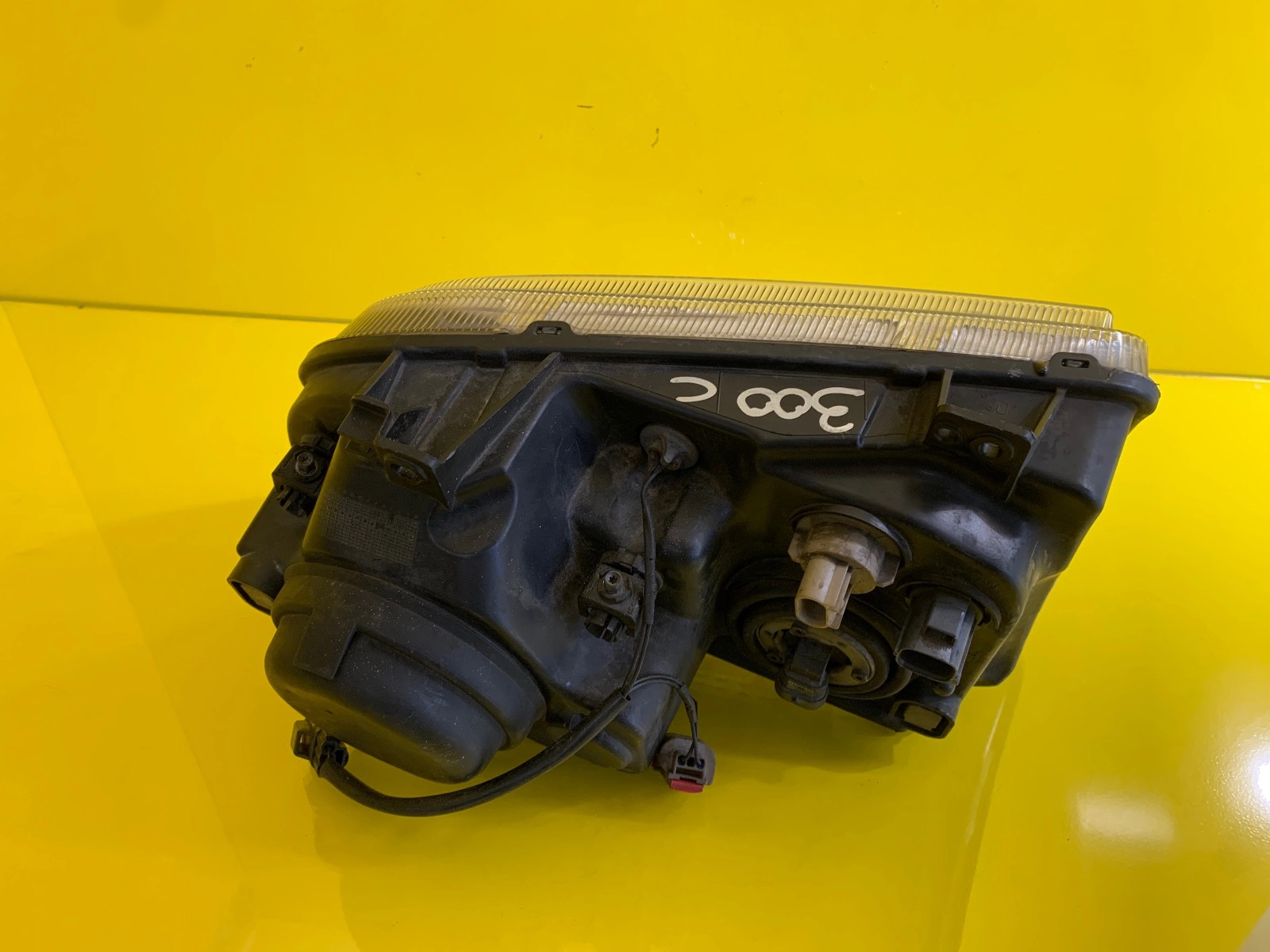 Phare avant gauche Chrysler 300C 04-12 Xenon Autolamps 3 Phare avant gauche Chrysler 300C 04-12 Xenon