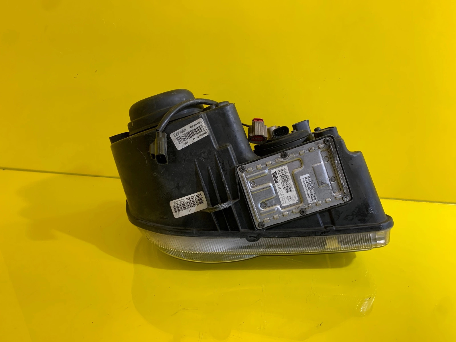 Phare avant gauche Chrysler 300C 04-12 Xenon Autolamps 5 Phare avant gauche Chrysler 300C 04-12 Xenon