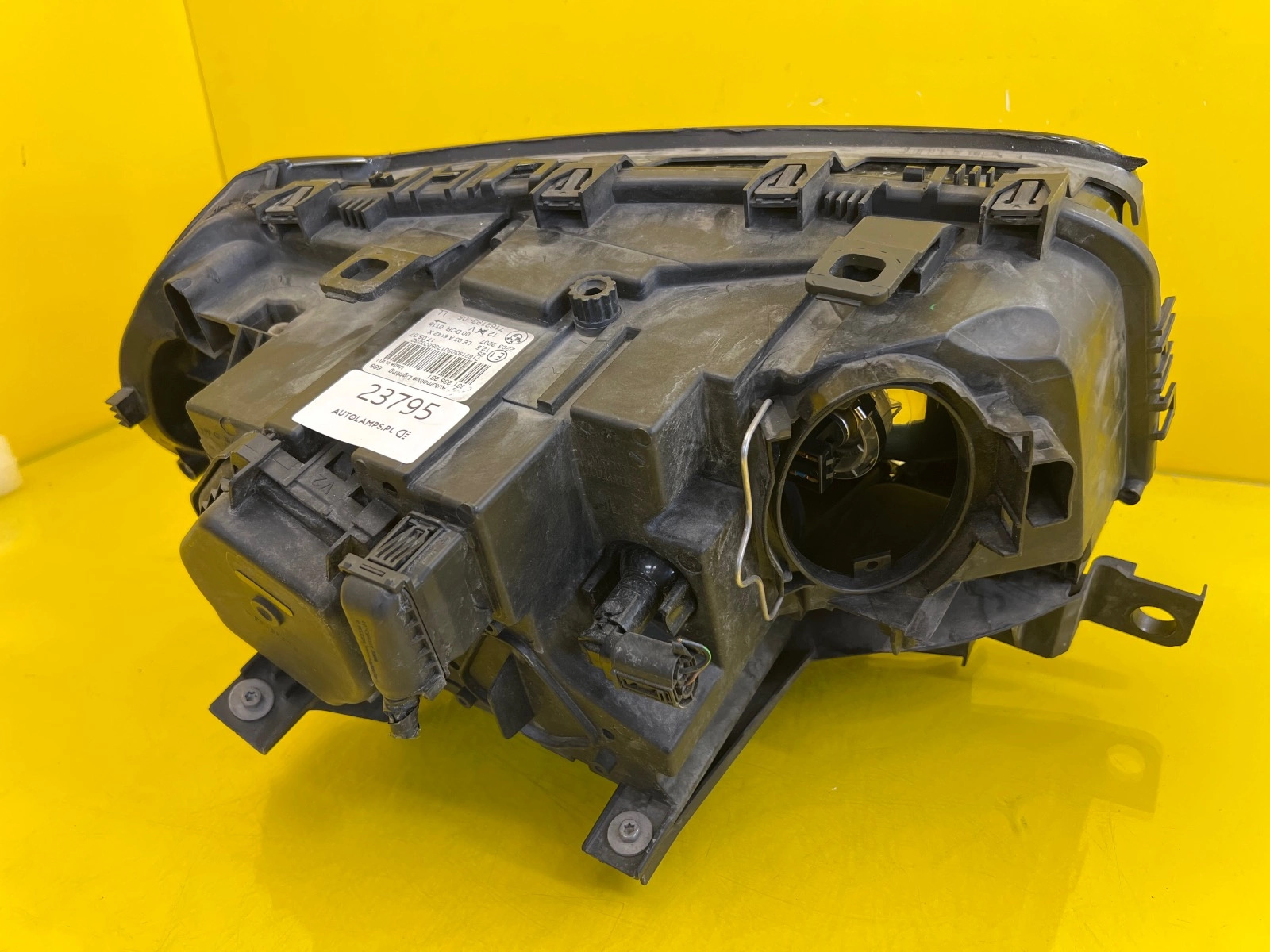 Phare gauche BMW X3 E83 Bi-Xenon Dynamic Torsion Complet 7162193 Autolamps 4 Phare gauche BMW X3 E83 Bi-Xenon Dynamic Torsion Complet 7162193