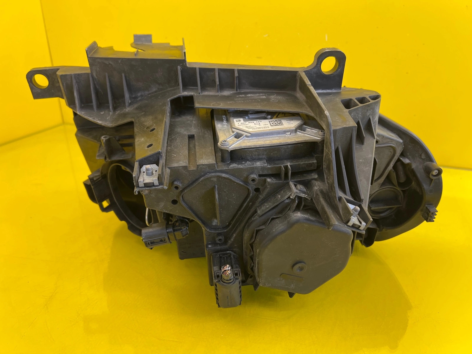 Phare gauche BMW X3 E83 Bi-Xenon Dynamic Torsion Complet 7162193 Autolamps 5 Phare gauche BMW X3 E83 Bi-Xenon Dynamic Torsion Complet 7162193