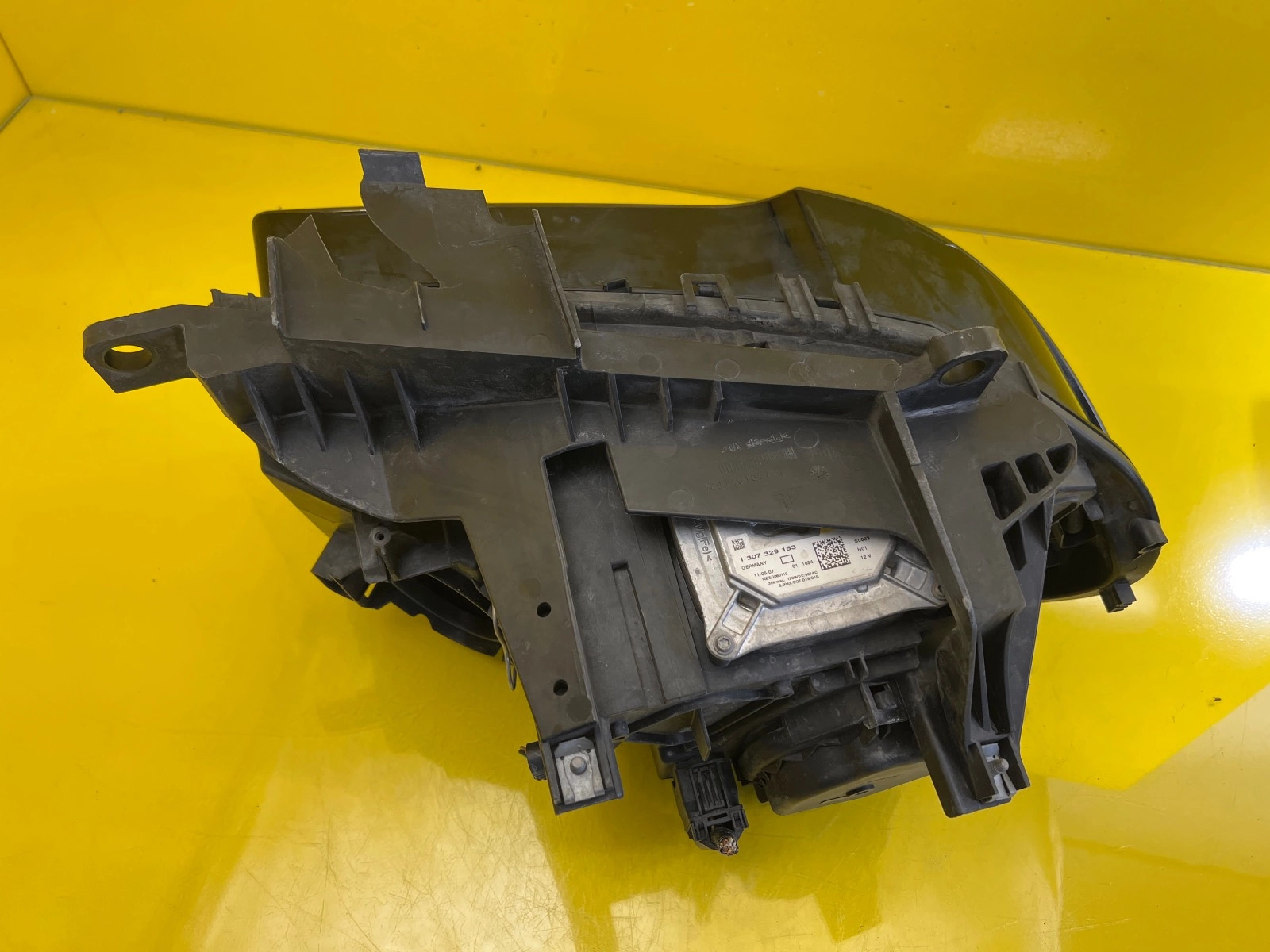 Phare gauche BMW X3 E83 Bi-Xenon Dynamic Torsion Complet 7162193 Autolamps 6 Phare gauche BMW X3 E83 Bi-Xenon Dynamic Torsion Complet 7162193