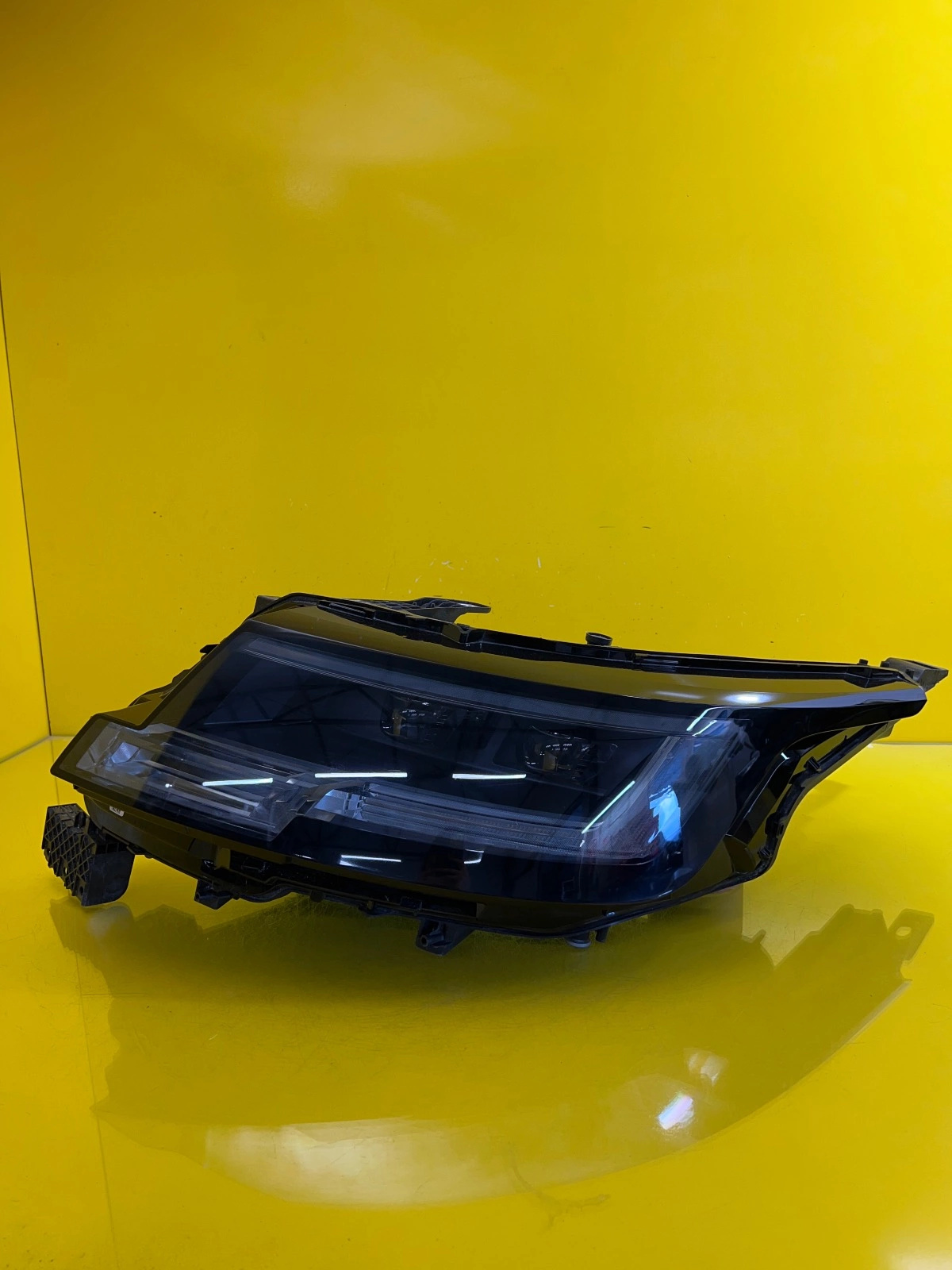 Range Rover L460 Full Led Headlight gauche M8E2-13W030-AC Autolamps Range Rover L460 Full Led Headlight gauche M8E2-13W030-AC