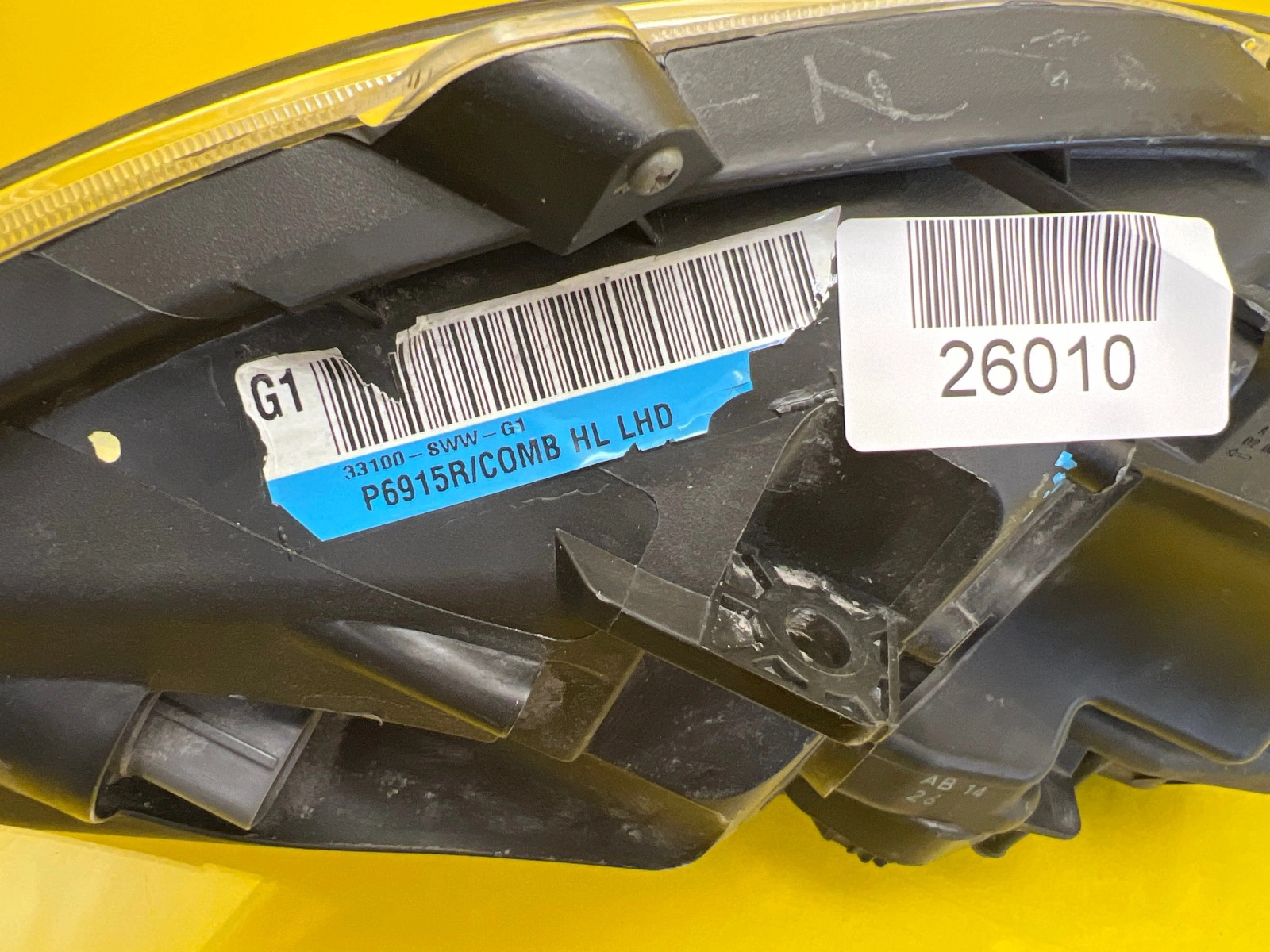 Phare droit Honda CR-V CRV Xenon 06-12 33100-SWW-G1 Autolamps 2 Phare droit Honda CR-V CRV Xenon 06-12 33100-SWW-G1