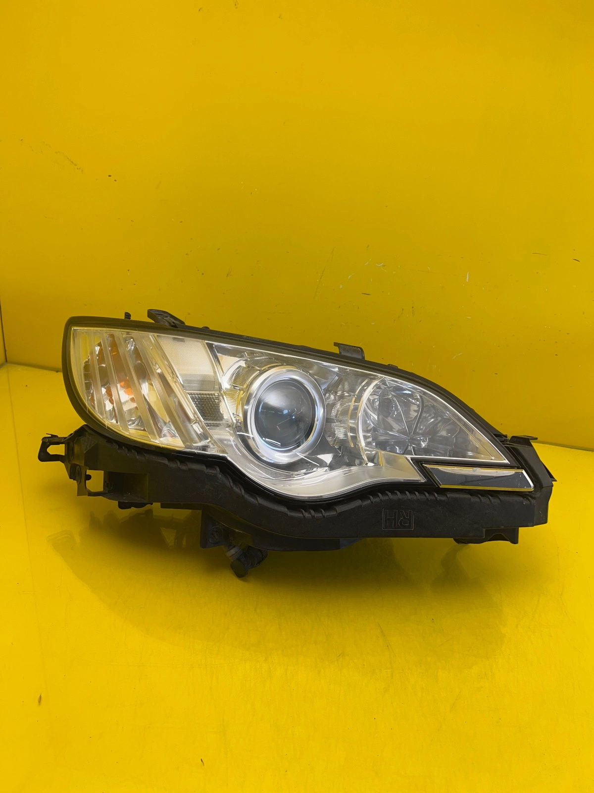 Phare droit Subaru Legacy Outback IV Lift 06-09 Xenon Autolamps Phare droit Subaru Legacy Outback IV Lift 06-09 Xenon