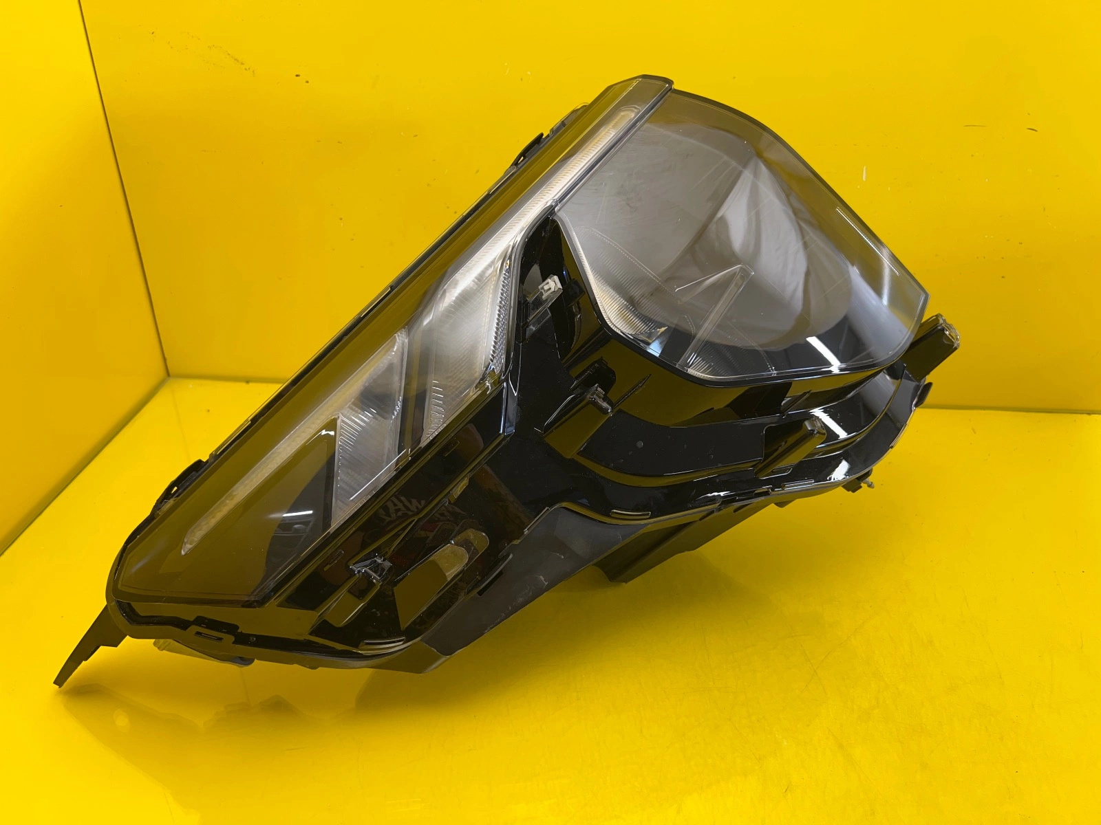 Phare droit Ford Transit Courier MK3 Regular 23- R2X613E014AE Autolamps 2 Phare droit Ford Transit Courier MK3 Regular 23- R2X613E014AE