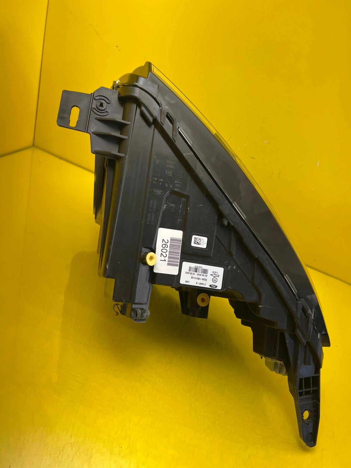 Phare droit Ford Transit Courier MK3 Regular 23- R2X613E014AE Autolamps 4 Phare droit Ford Transit Courier MK3 Regular 23- R2X613E014AE