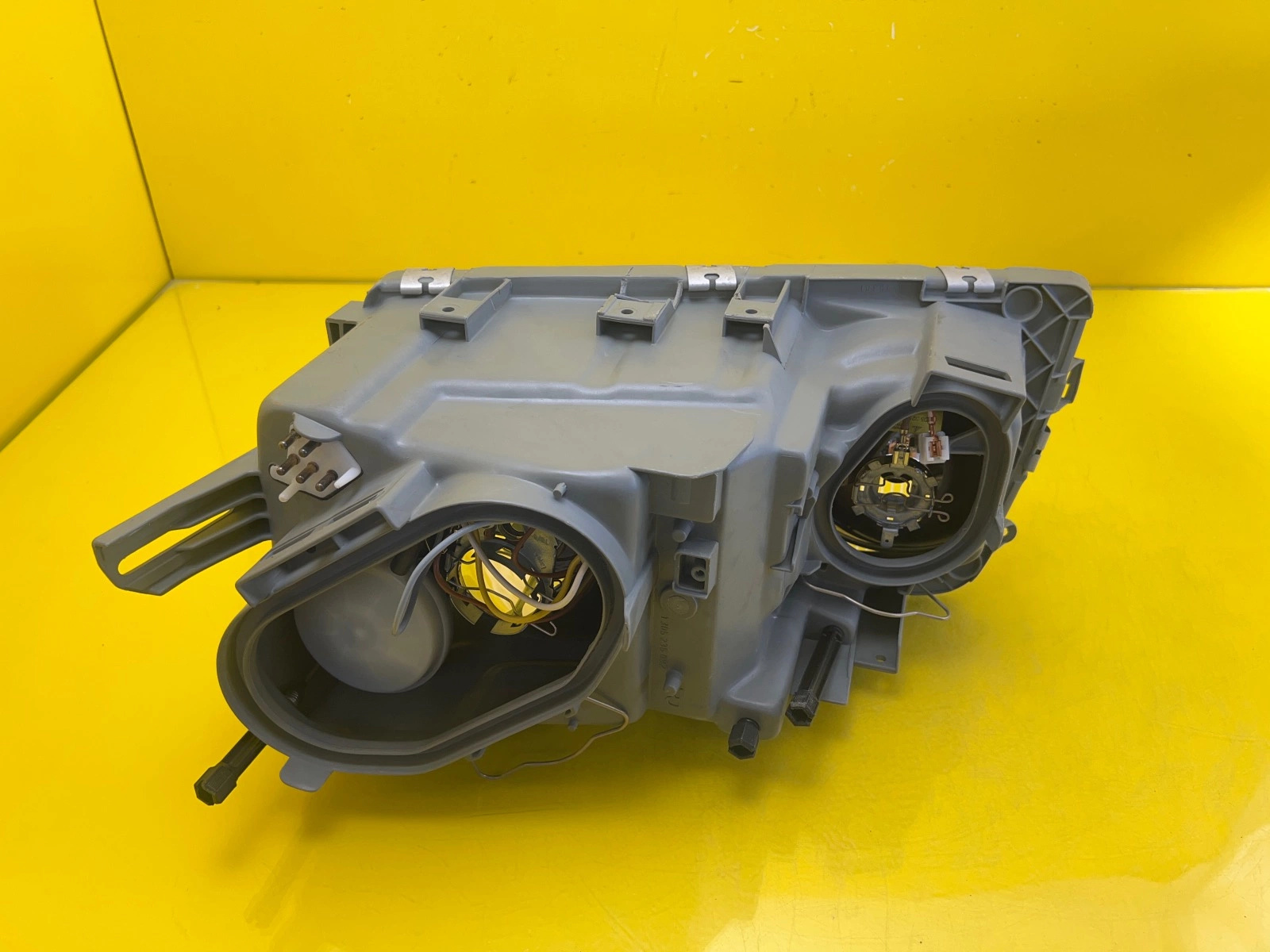 Phare droit Mercedes W126 79-91 A1268209361 Autolamps 4 Phare droit Mercedes W126 79-91 A1268209361