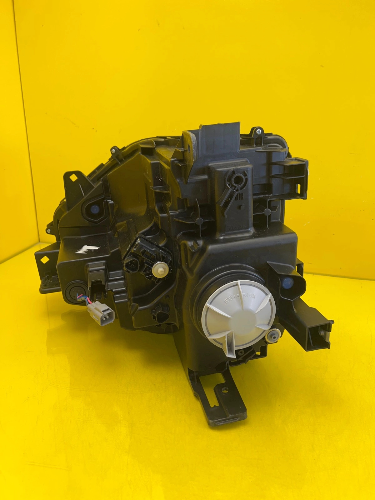 Phare droit Mitsubishi Eclipse Cross Lift 2022- Autolamps 4 Phare droit Mitsubishi Eclipse Cross Lift 2022-