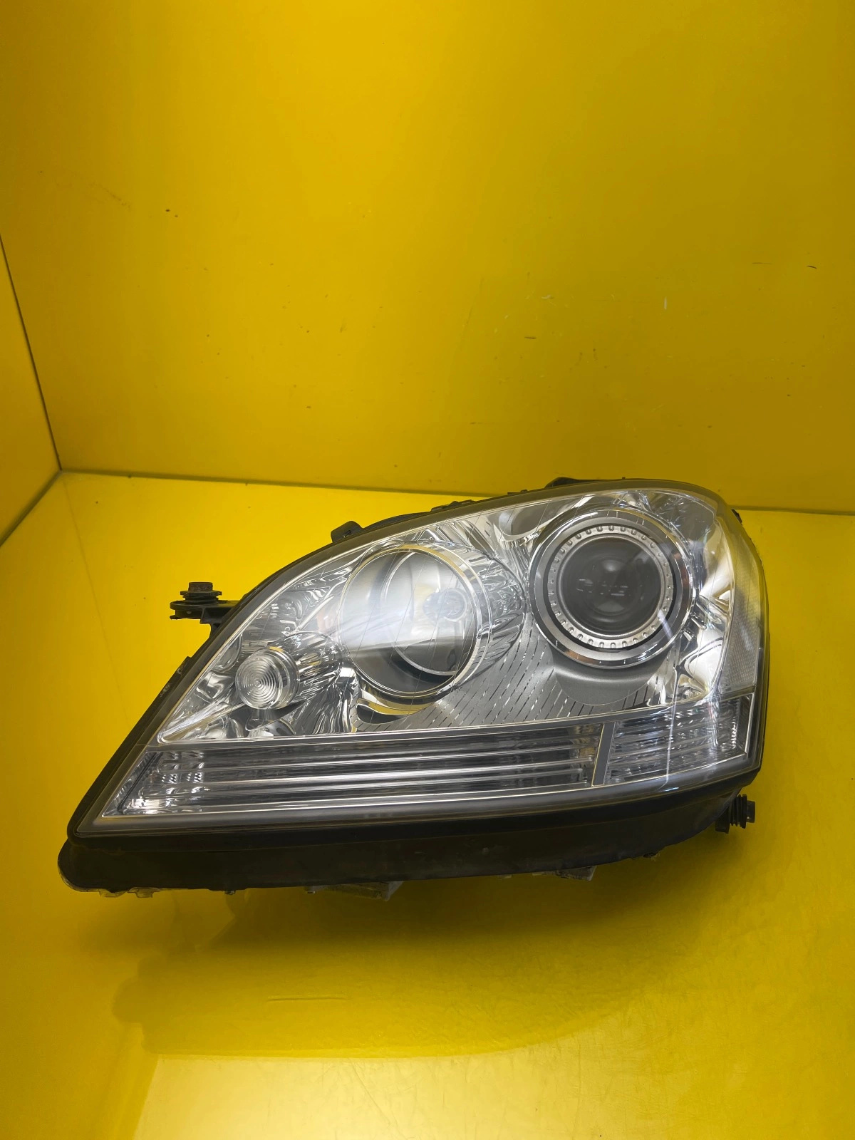 Phare avant gauche Mercedes ML W164 Xenon complet Autolamps Phare avant gauche Mercedes ML W164 Xenon complet