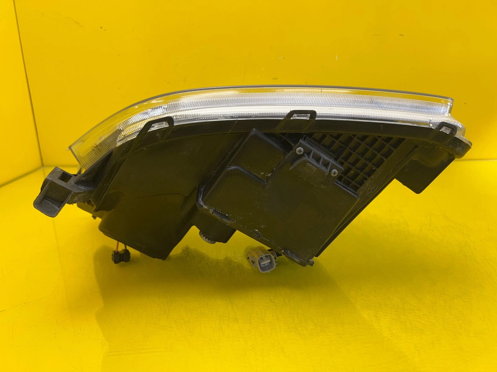 Phare avant droit Toyota Avensis T25 2006- Xenon Autolamps 4 Phare avant droit Toyota Avensis T25 2006- Xenon