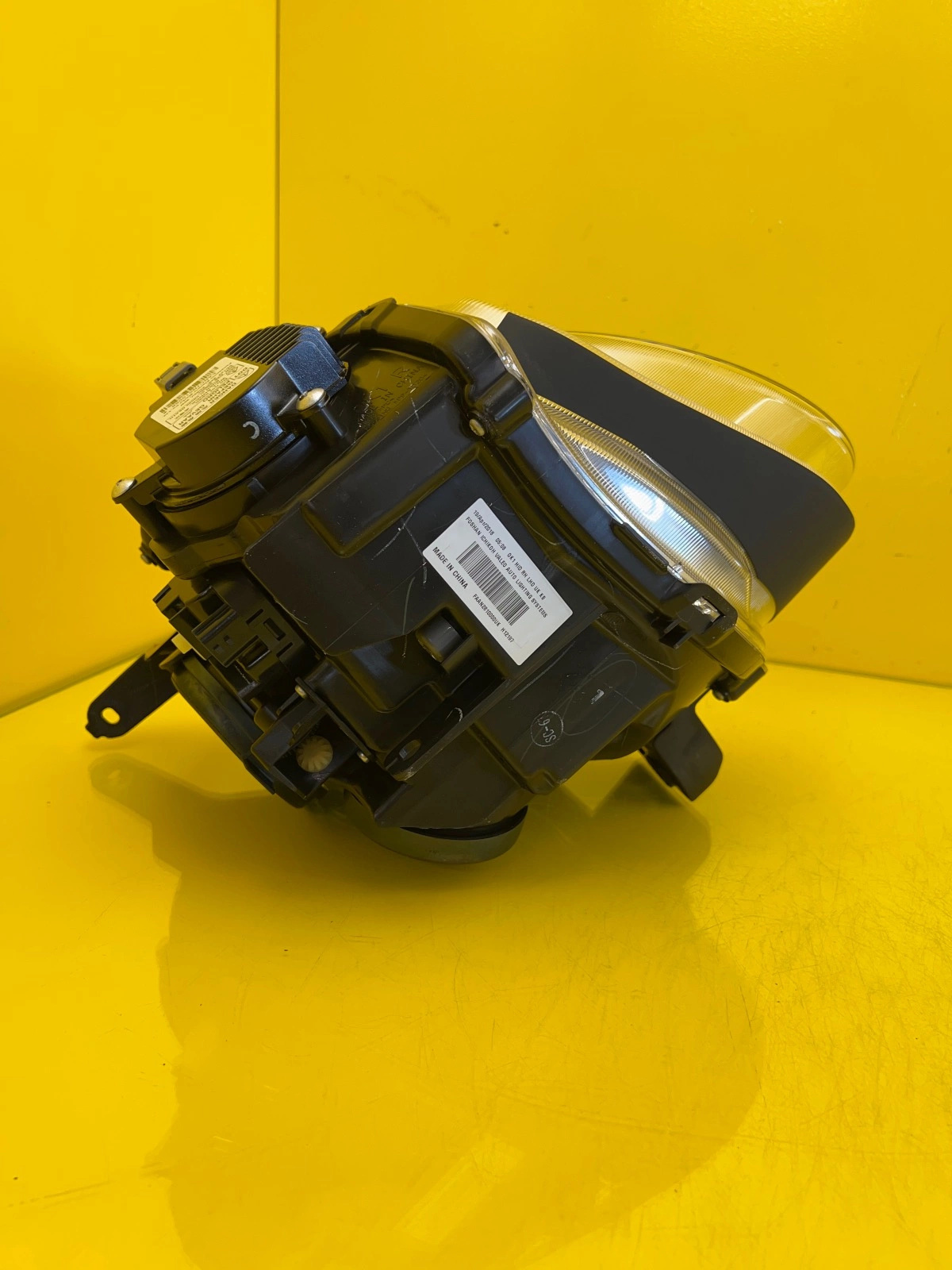 Phare avant droit Nissan Juke Xenon Lift 14- Autolamps 8 Phare avant droit Nissan Juke Xenon Lift 14-