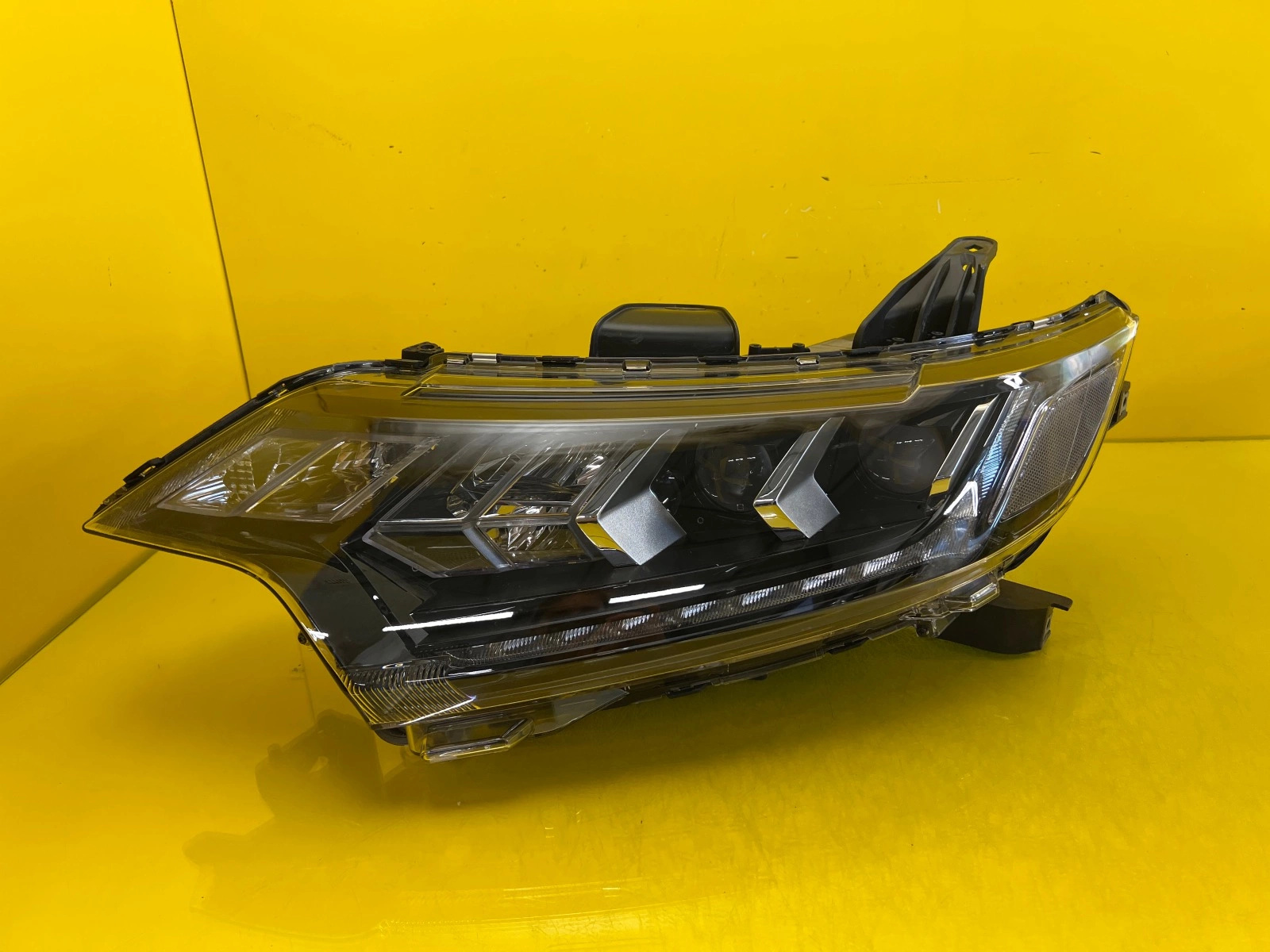 Phare gauche Mitsubishi Outlander III Lift 18- Full Led 8301D3-31 Autolamps Phare gauche Mitsubishi Outlander III Lift 18- Full Led 8301D3-31