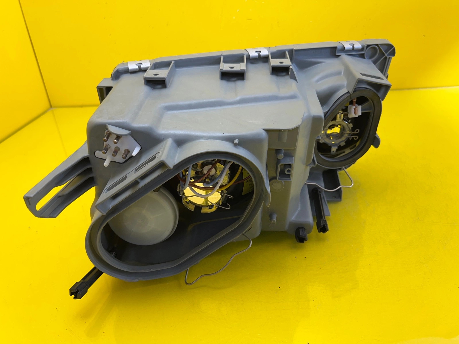 Phare droit Mercedes W126 79-91 A1268209361 Autolamps 4 Phare droit Mercedes W126 79-91 A1268209361