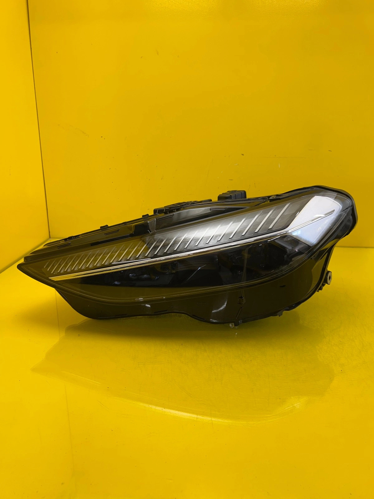 Phare gauche Audi A5 III 8B3 Full led Complete 8B3941035AB Autolamps Phare gauche Audi A5 III 8B3 Full led Complete 8B3941035AB