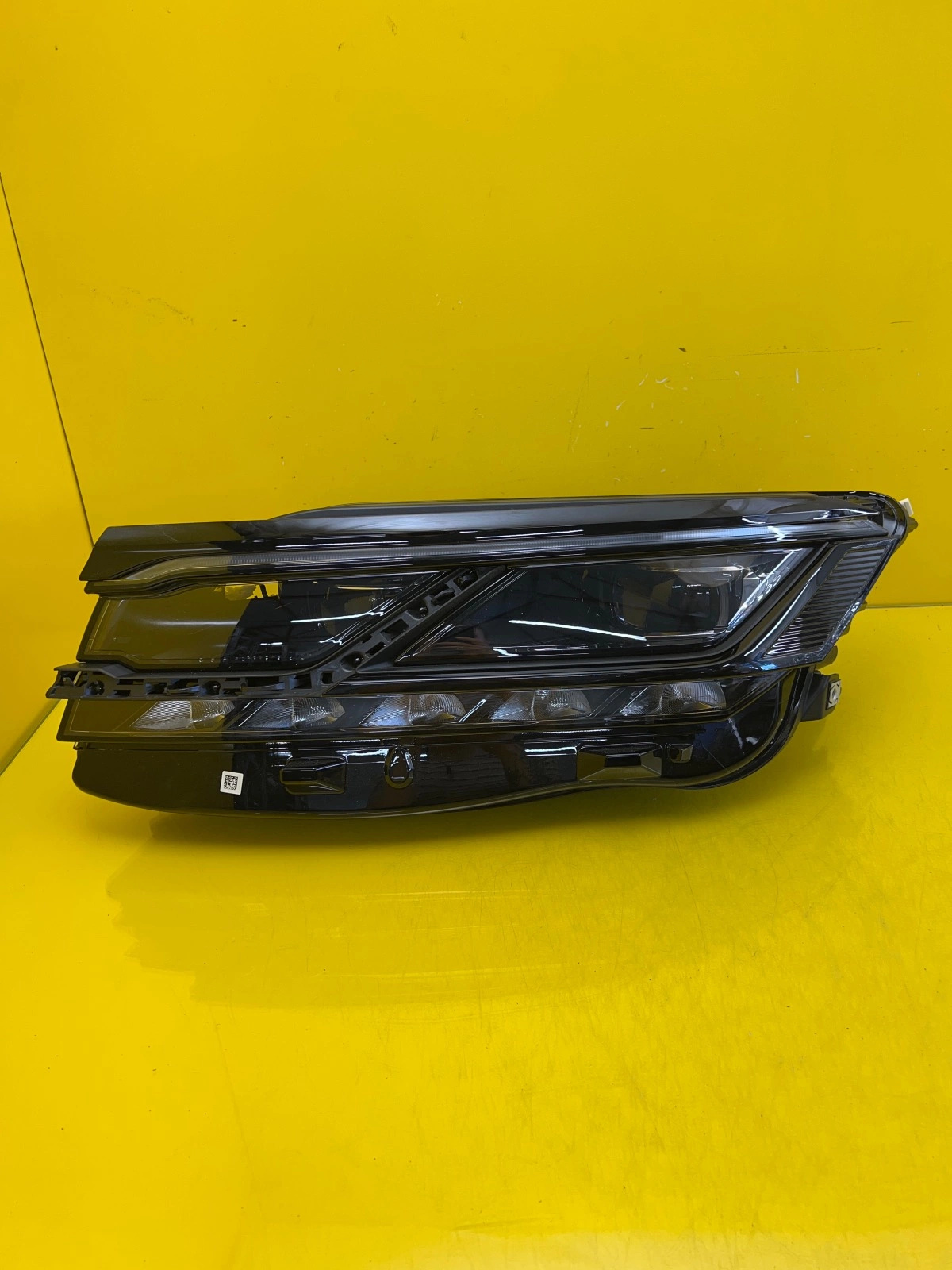 Phare gauche VW Touareg III 3 19- Full Led 761941081A Autolamps Phare gauche VW Touareg III 3 19- Full Led 761941081A