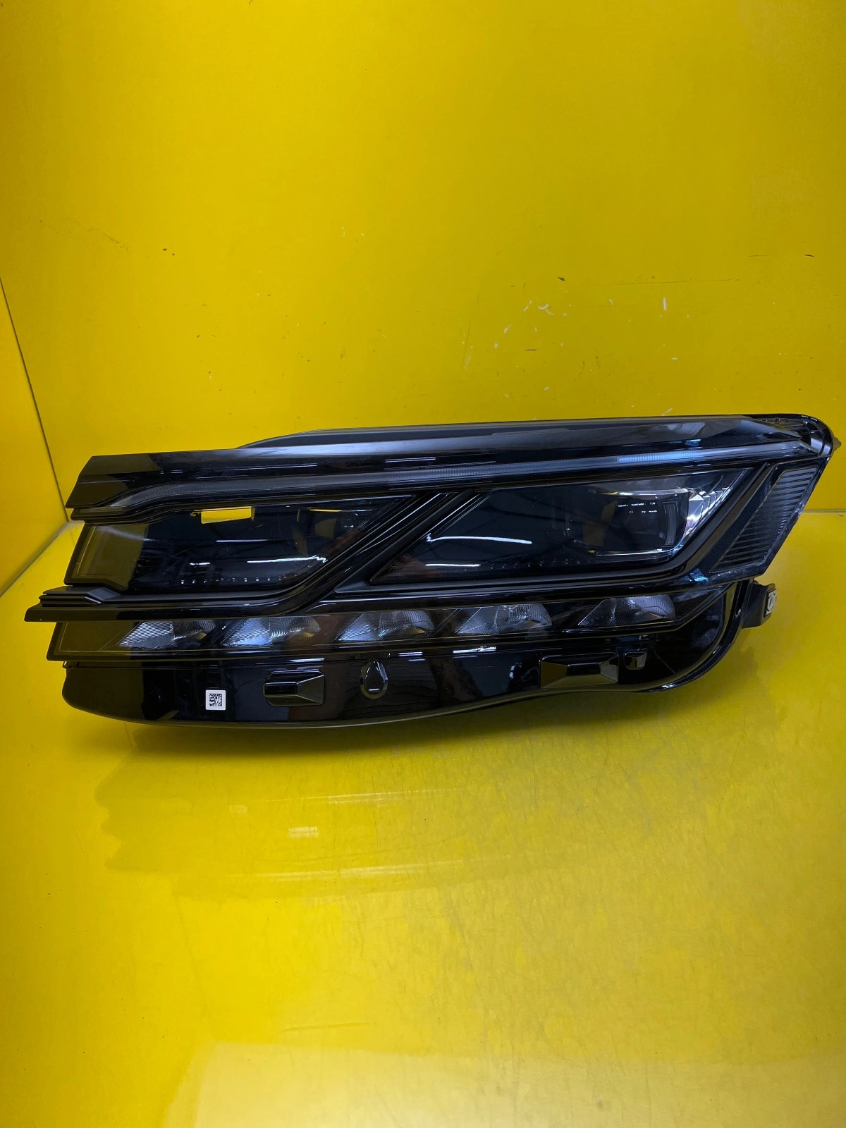 Phare gauche VW Touareg III 3 19- Full led 761941081A Autolamps Phare gauche VW Touareg III 3 19- Full led 761941081A