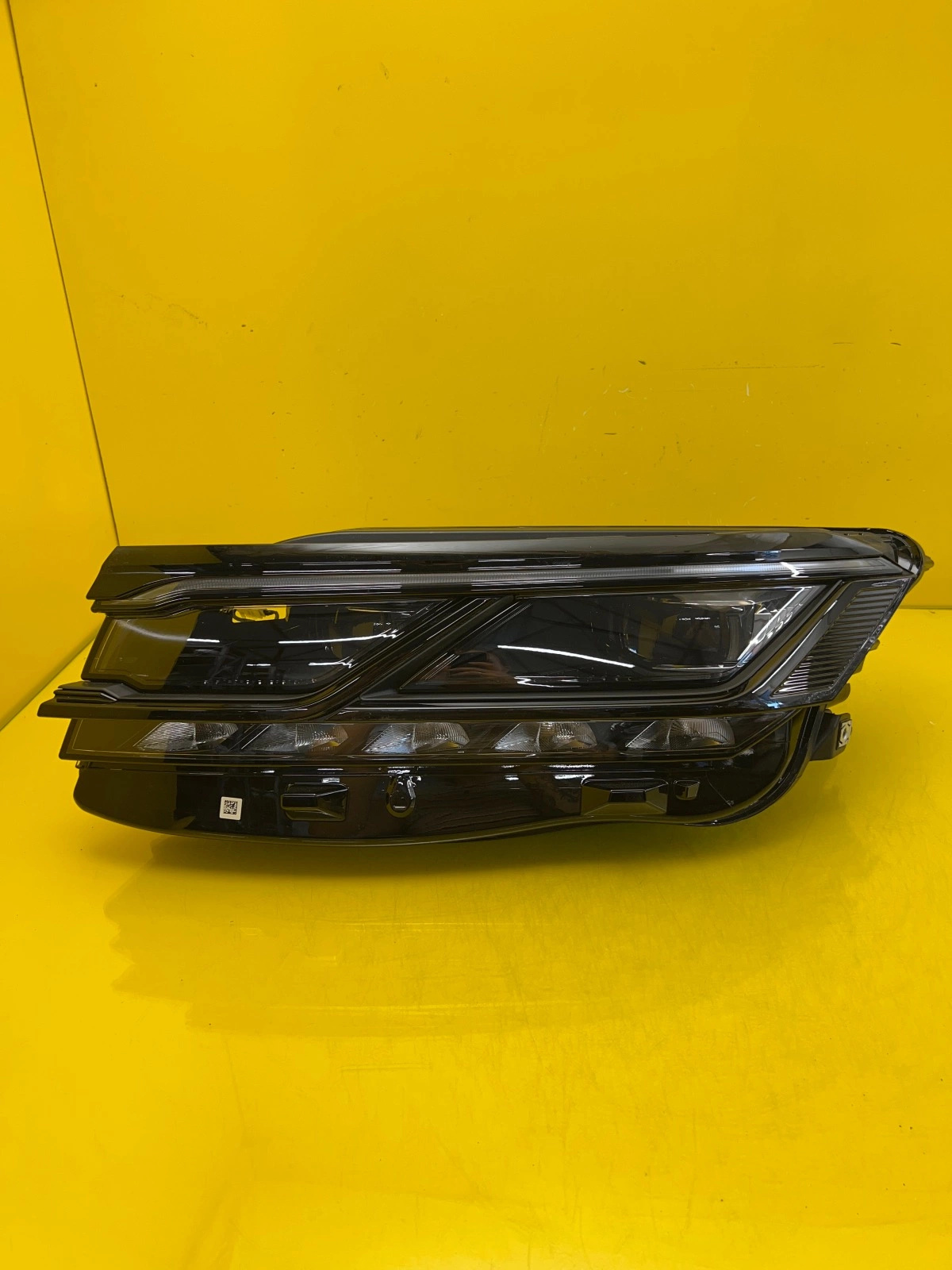 Phare gauche VW Touareg III 3 19- Full led 761941081A Autolamps Phare gauche VW Touareg III 3 19- Full led 761941081A