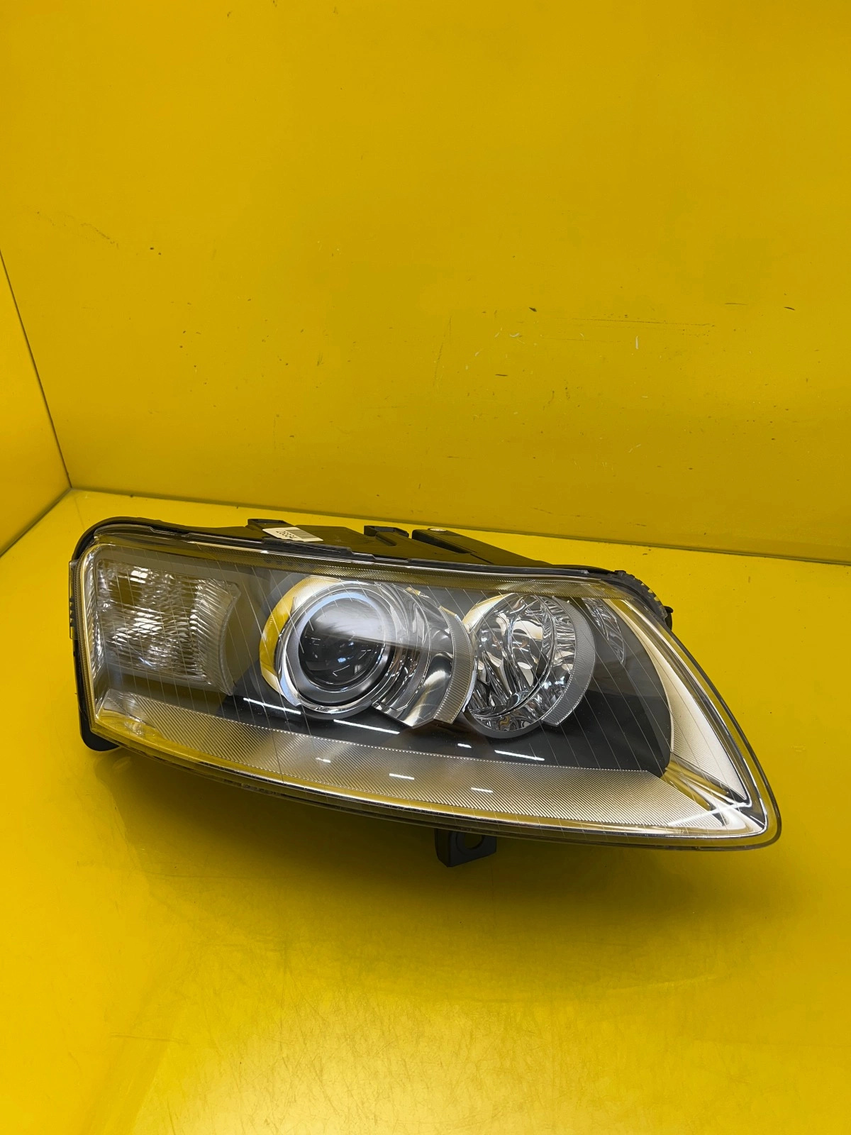 Phare avant droit Audi A6 C6 4F0 Bi-Xenon non orientable Autolamps Phare avant droit Audi A6 C6 4F0 Bi-Xenon non orientable